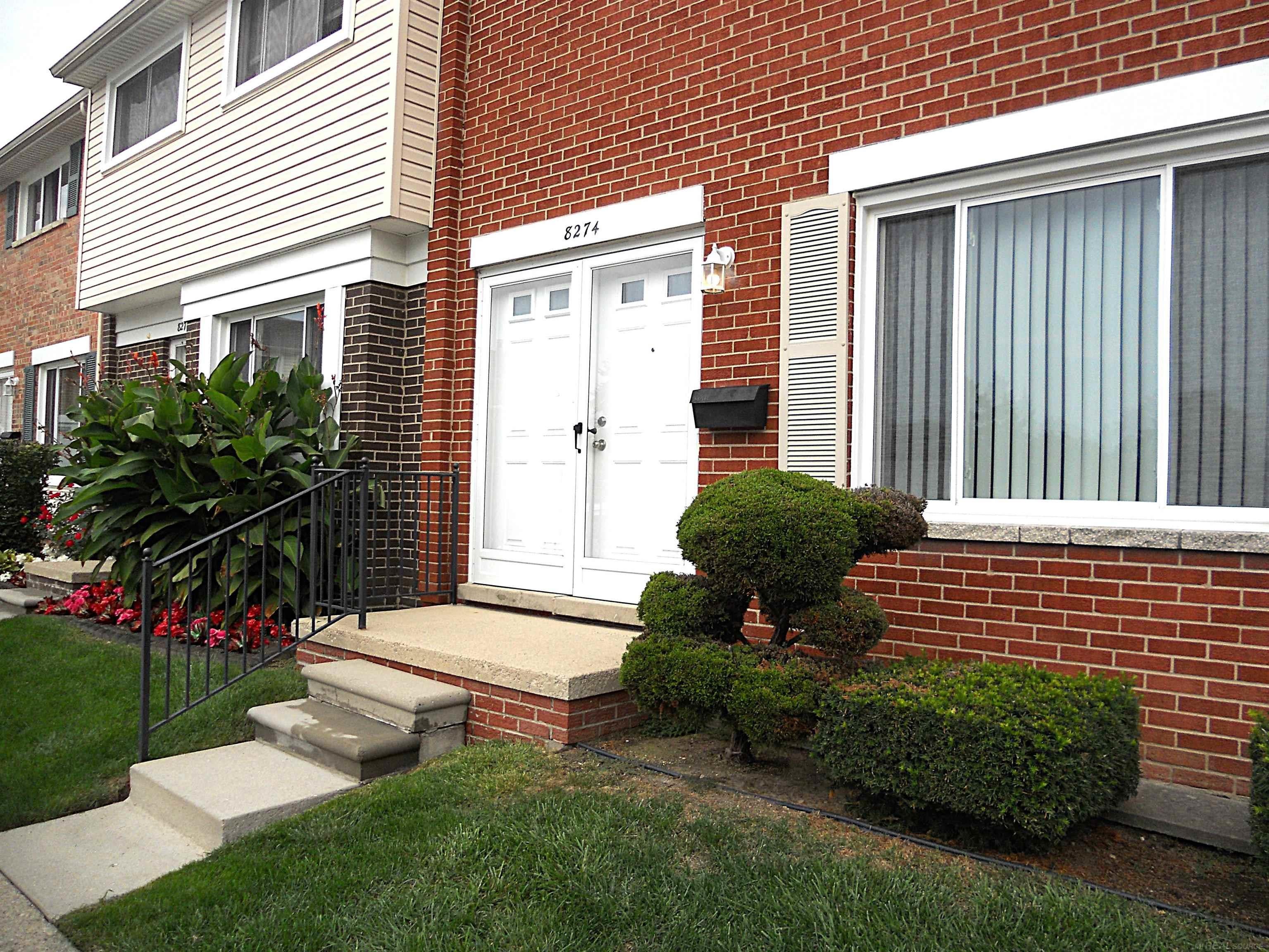 8274 FARNUM Circle