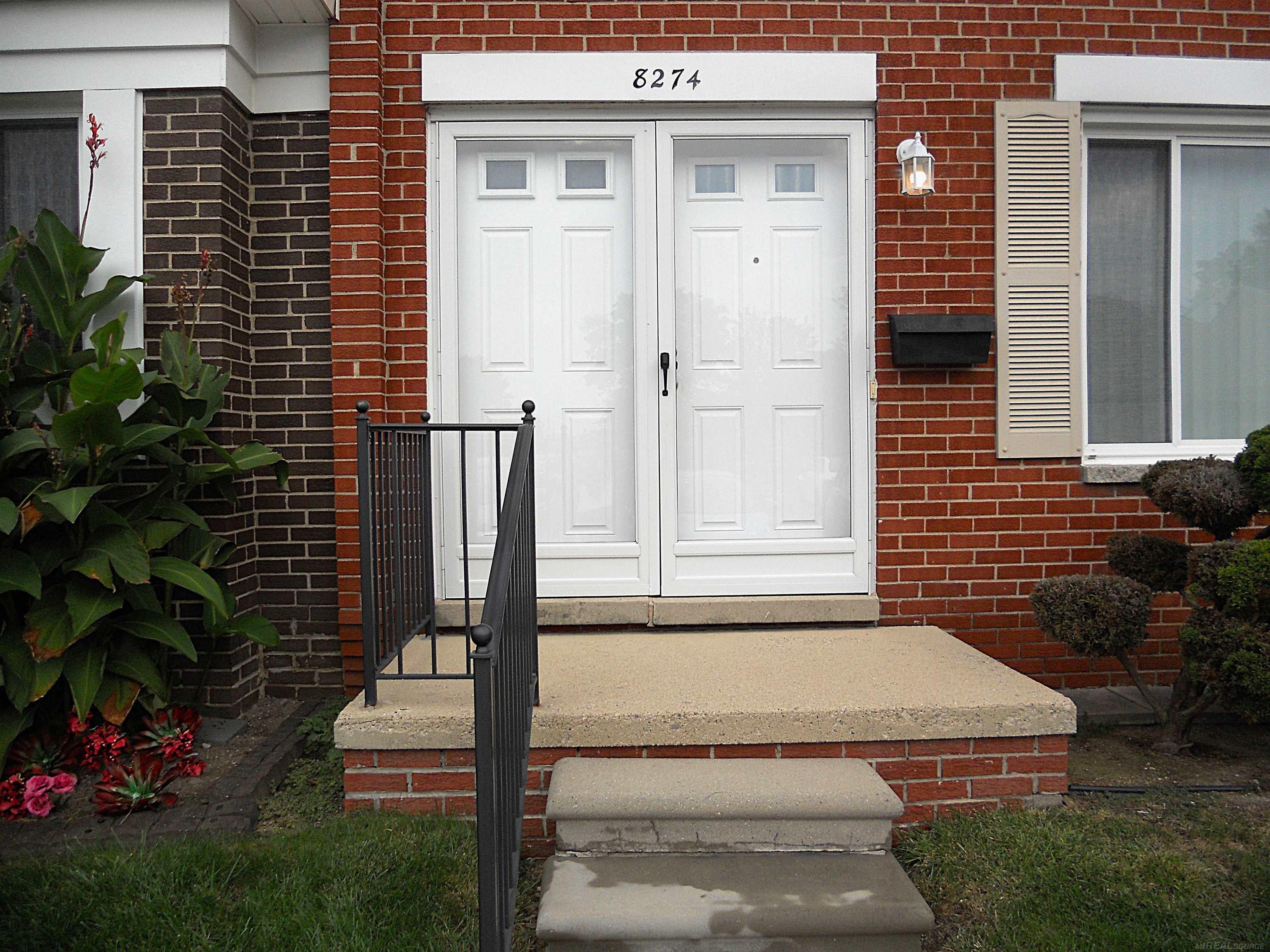 8274 FARNUM Circle