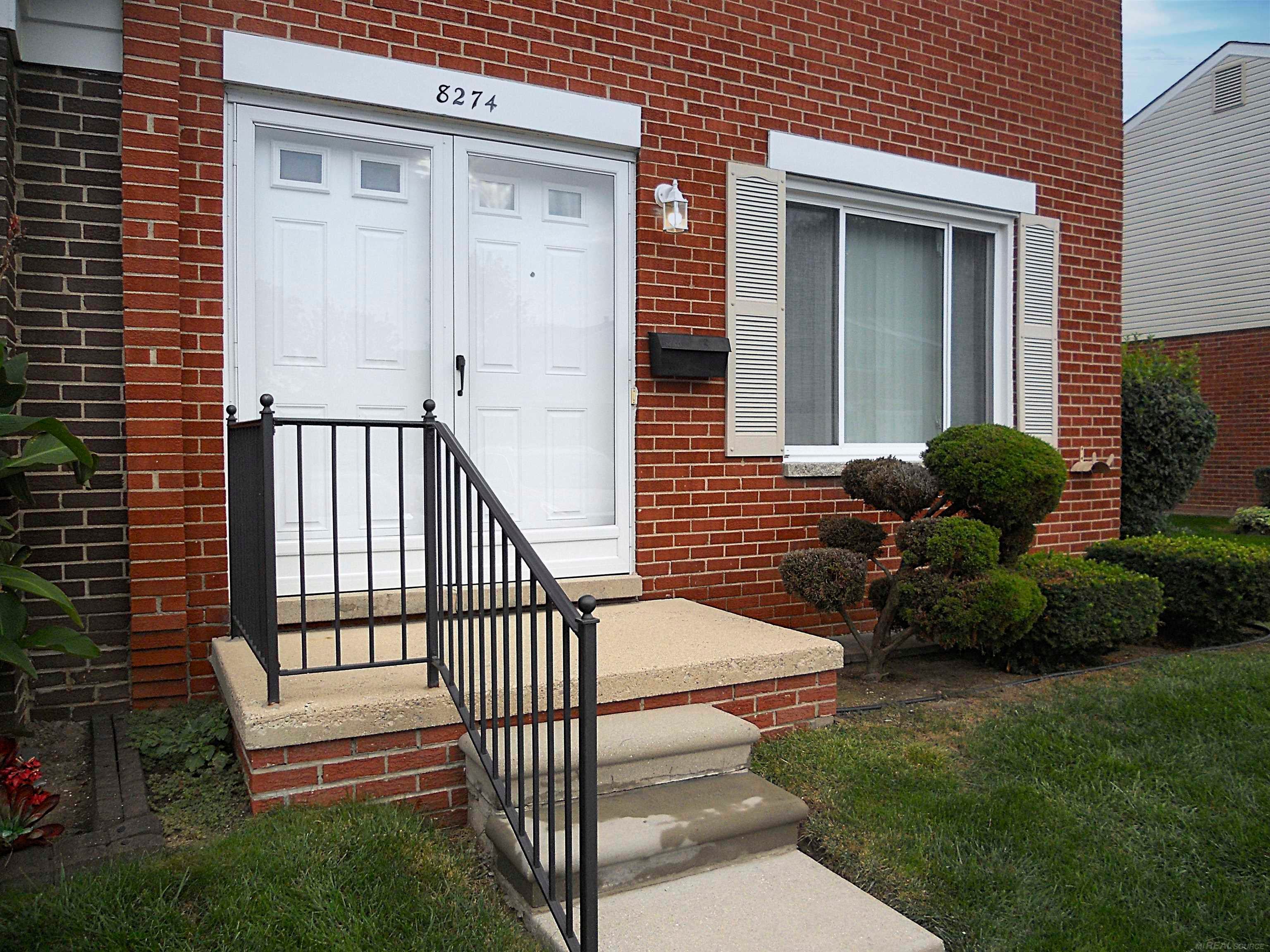 8274 FARNUM Circle