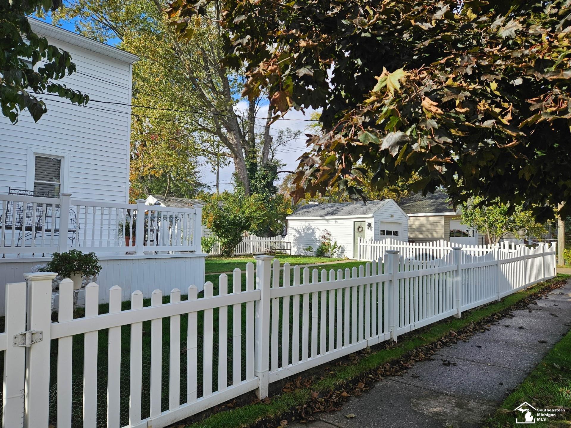 425 Parkwood Avenue
