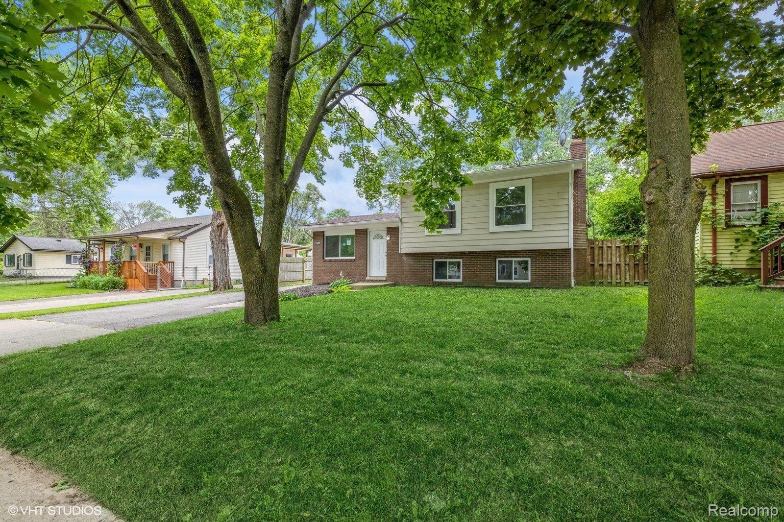 1047 CHERRYLAWN Drive
