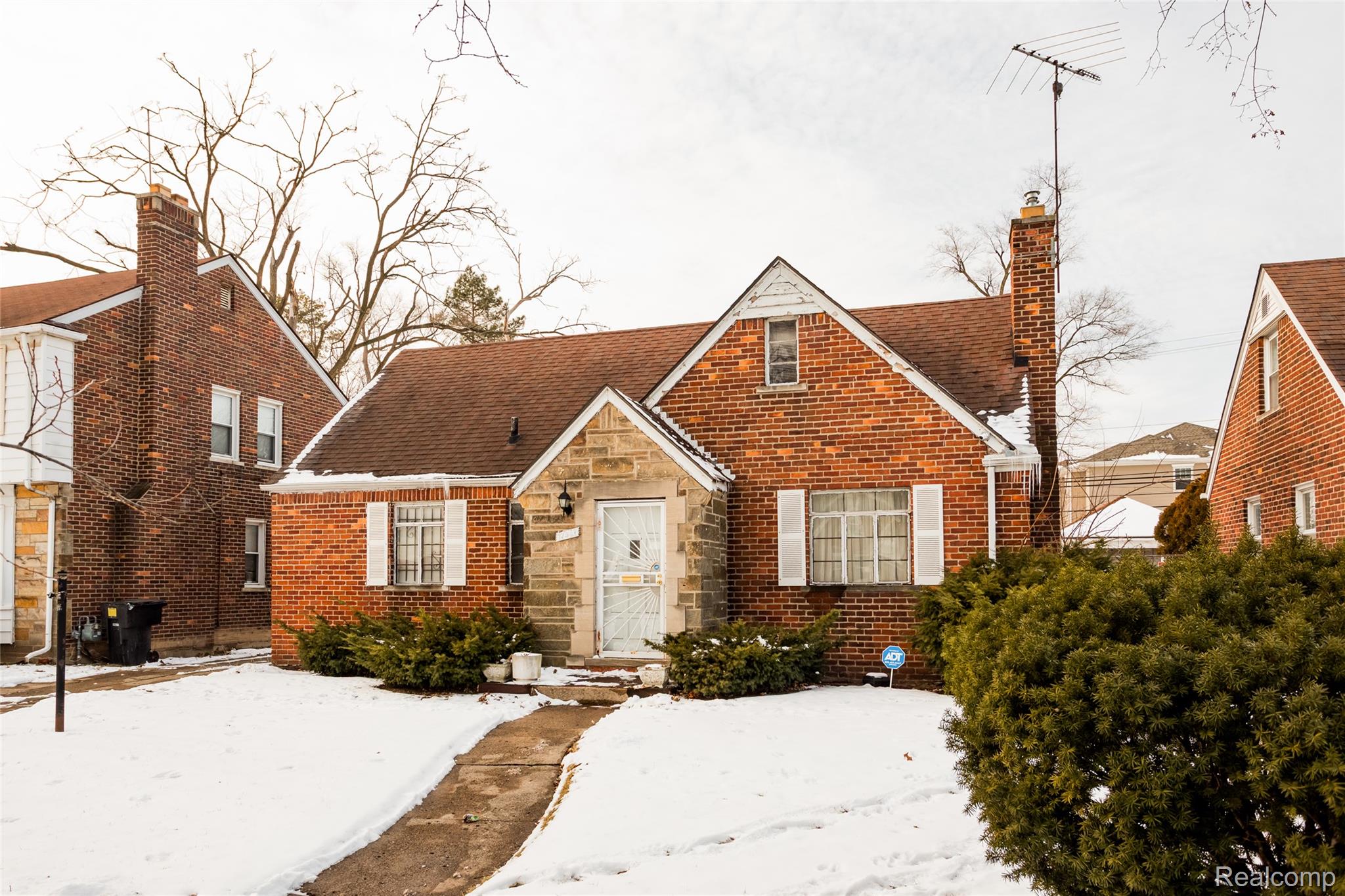 17547 Pinehurst Street