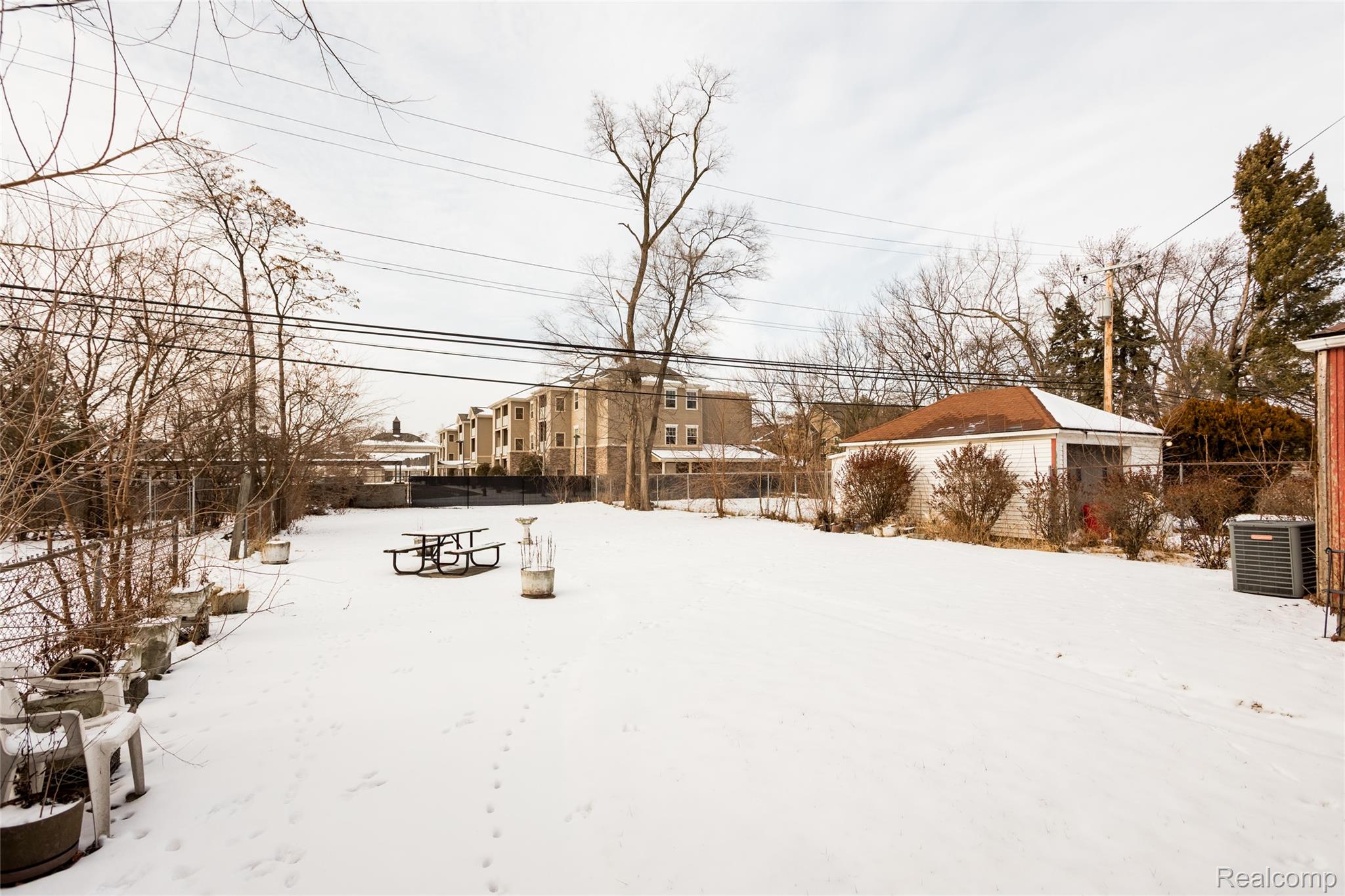 17547 Pinehurst Street