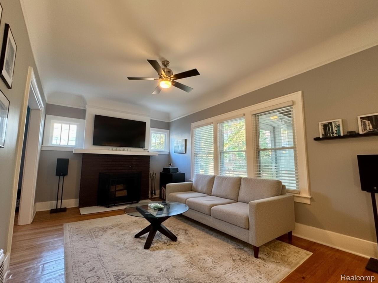 240 Pearson Street N