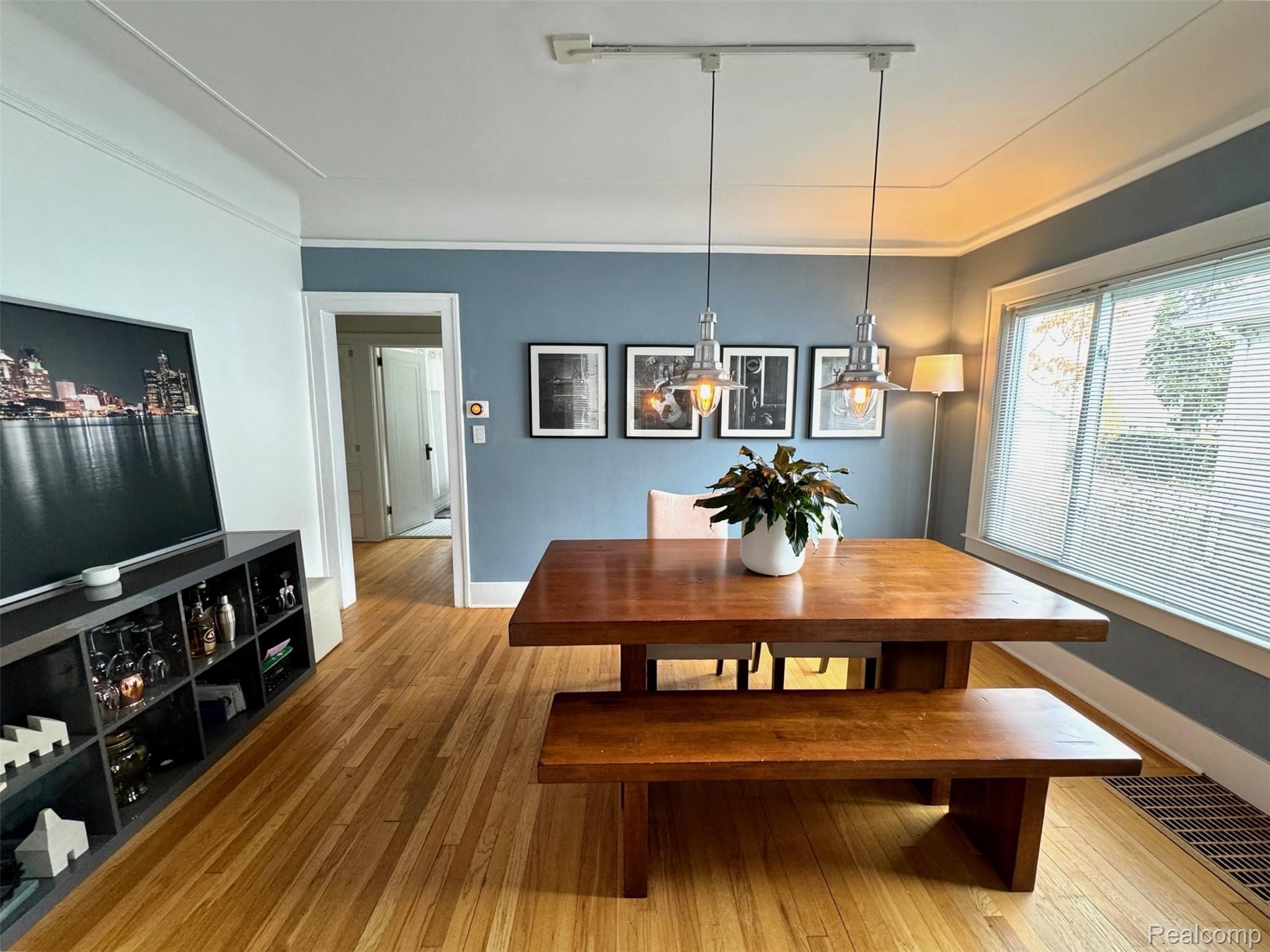 240 Pearson Street N