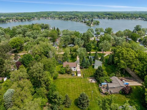 2160 Dean Drive Oakland Charter Township MI 48356