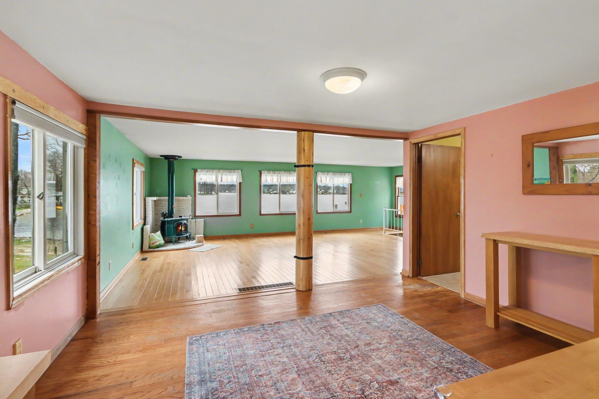 12015 Oakridge Road
