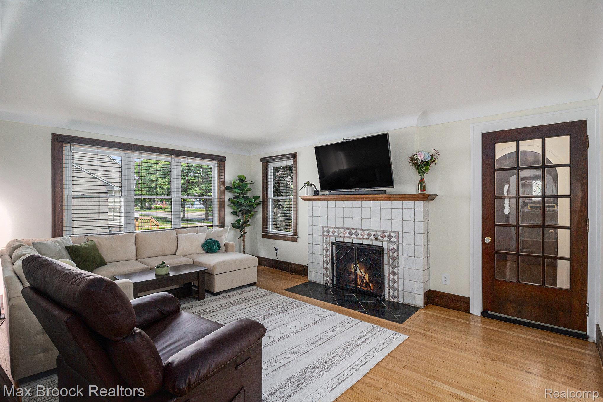 1251 W Troy Street