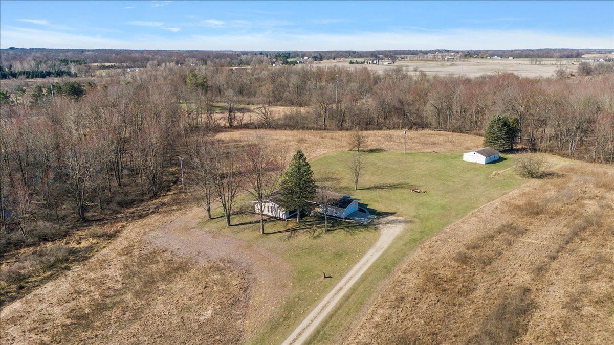 8603 N OWOSSO Road