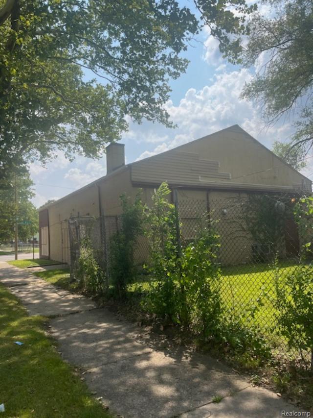 1541 E 7 Mile Road E