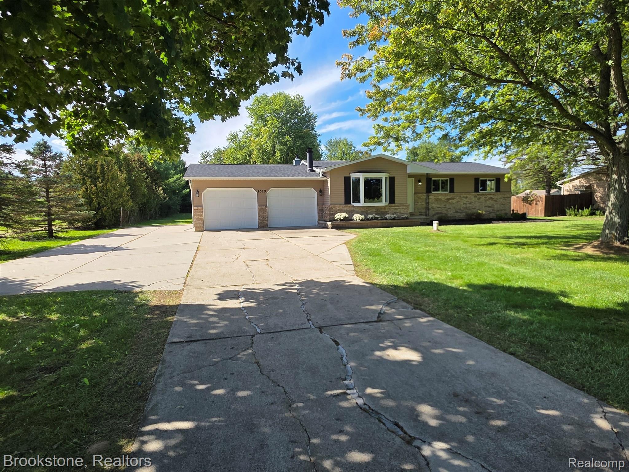 7379 N Linden Road