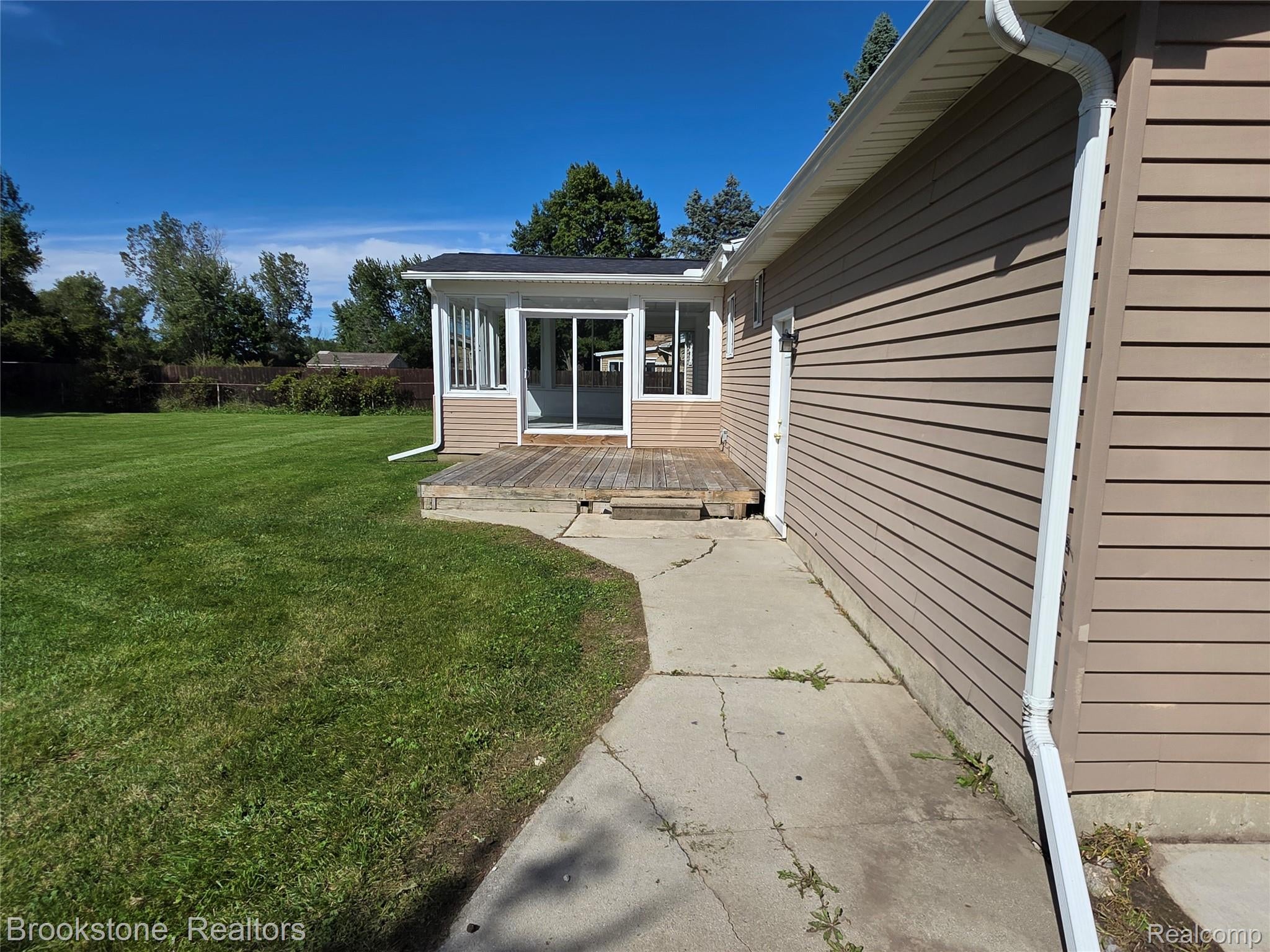 7379 N Linden Road