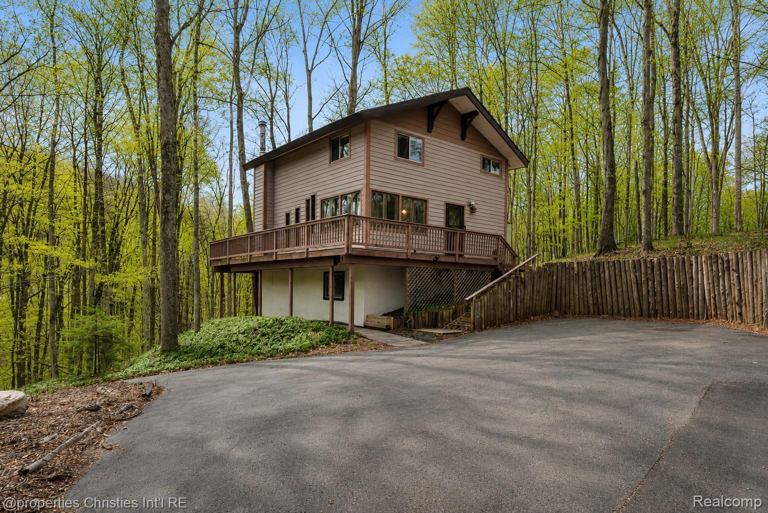 4001 Deskin Drive