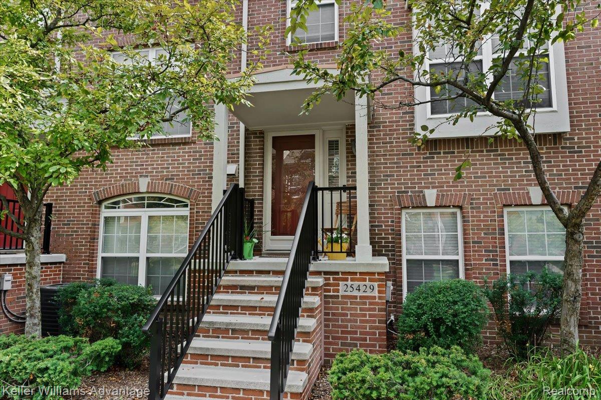 25429 Saint James 233