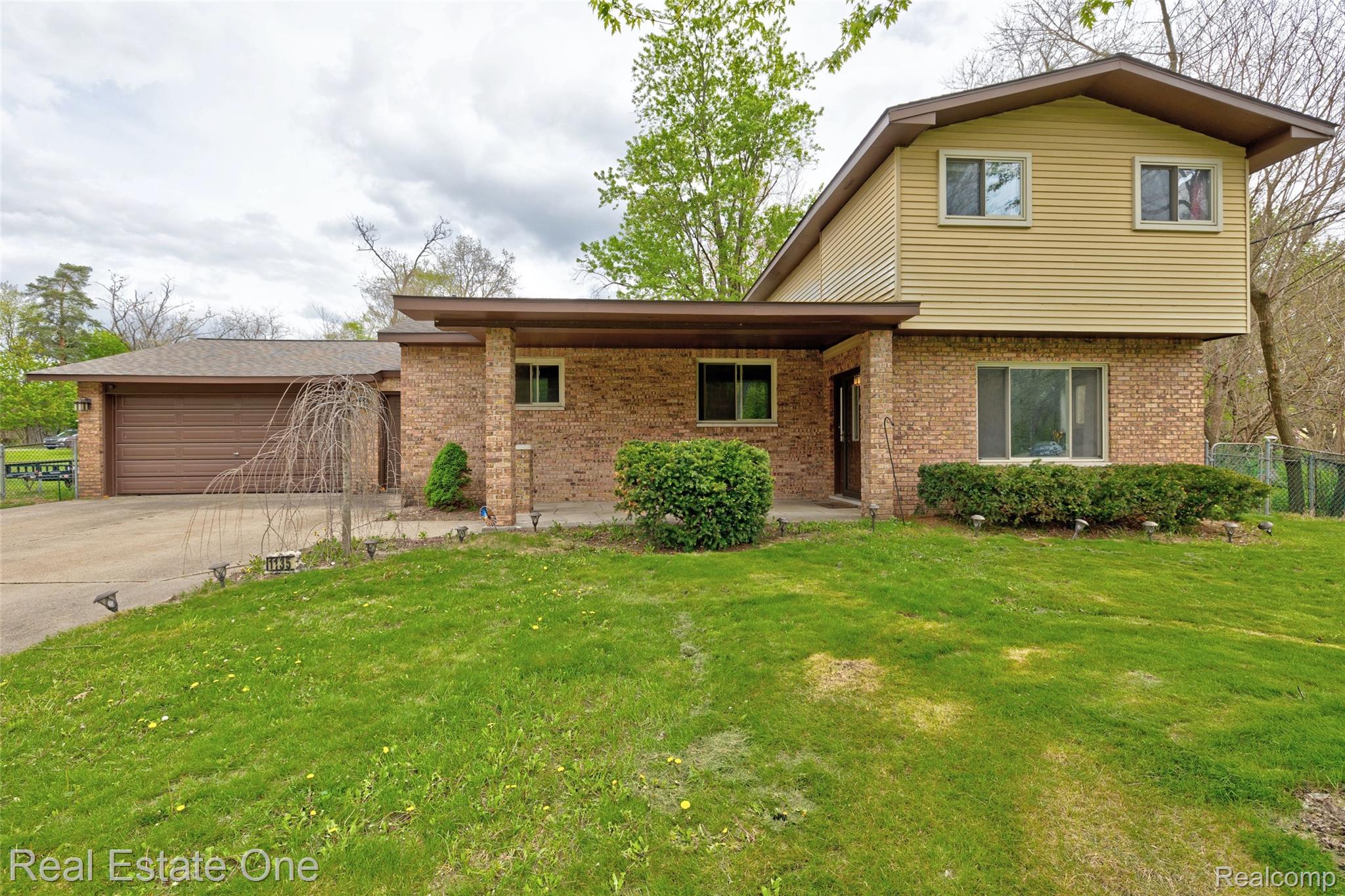 1135 Lochaven Road