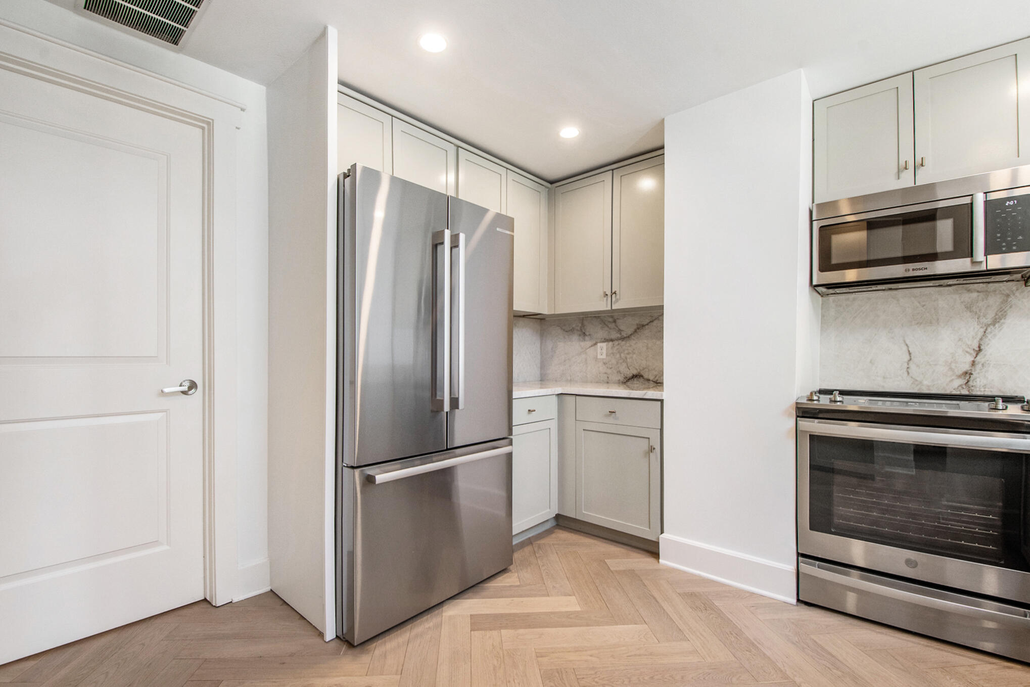 27 Library Street NE 404