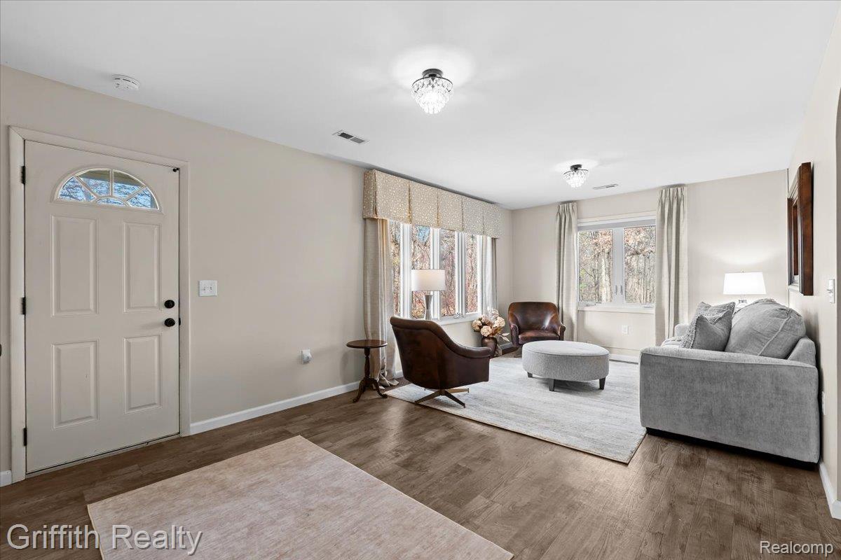 1111 S Old Us Highway 23