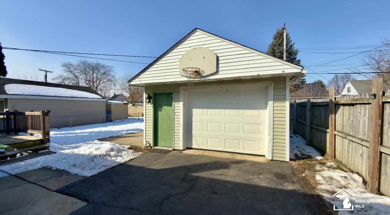 958 Woodville Avenue