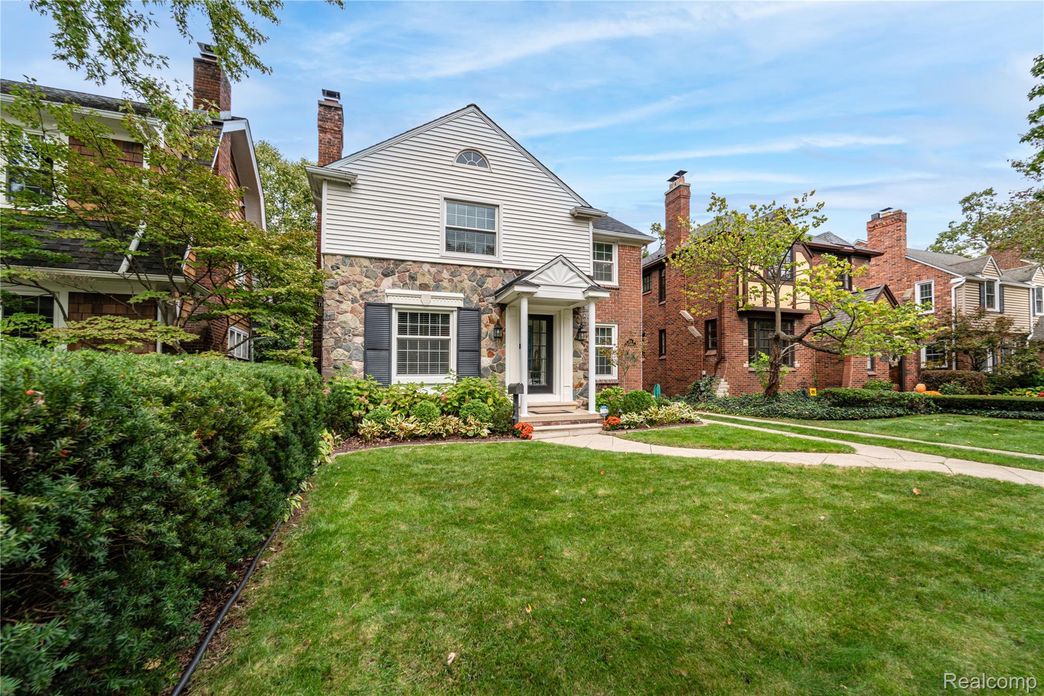 838 W Oakridge Street