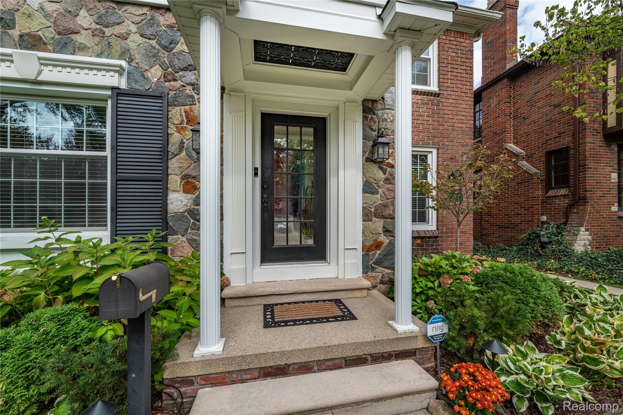 838 W Oakridge Street