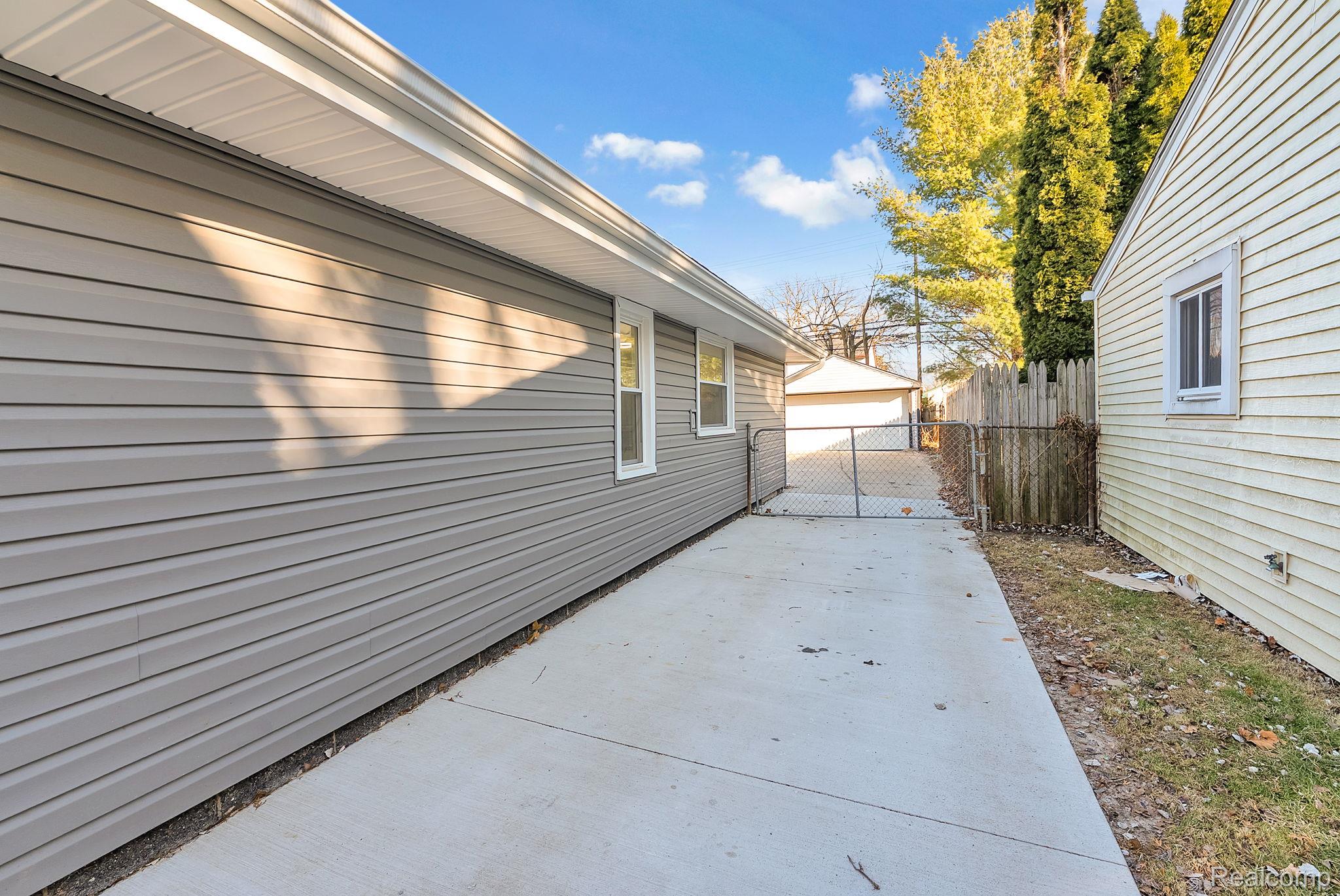 8029 Roosevelt Street