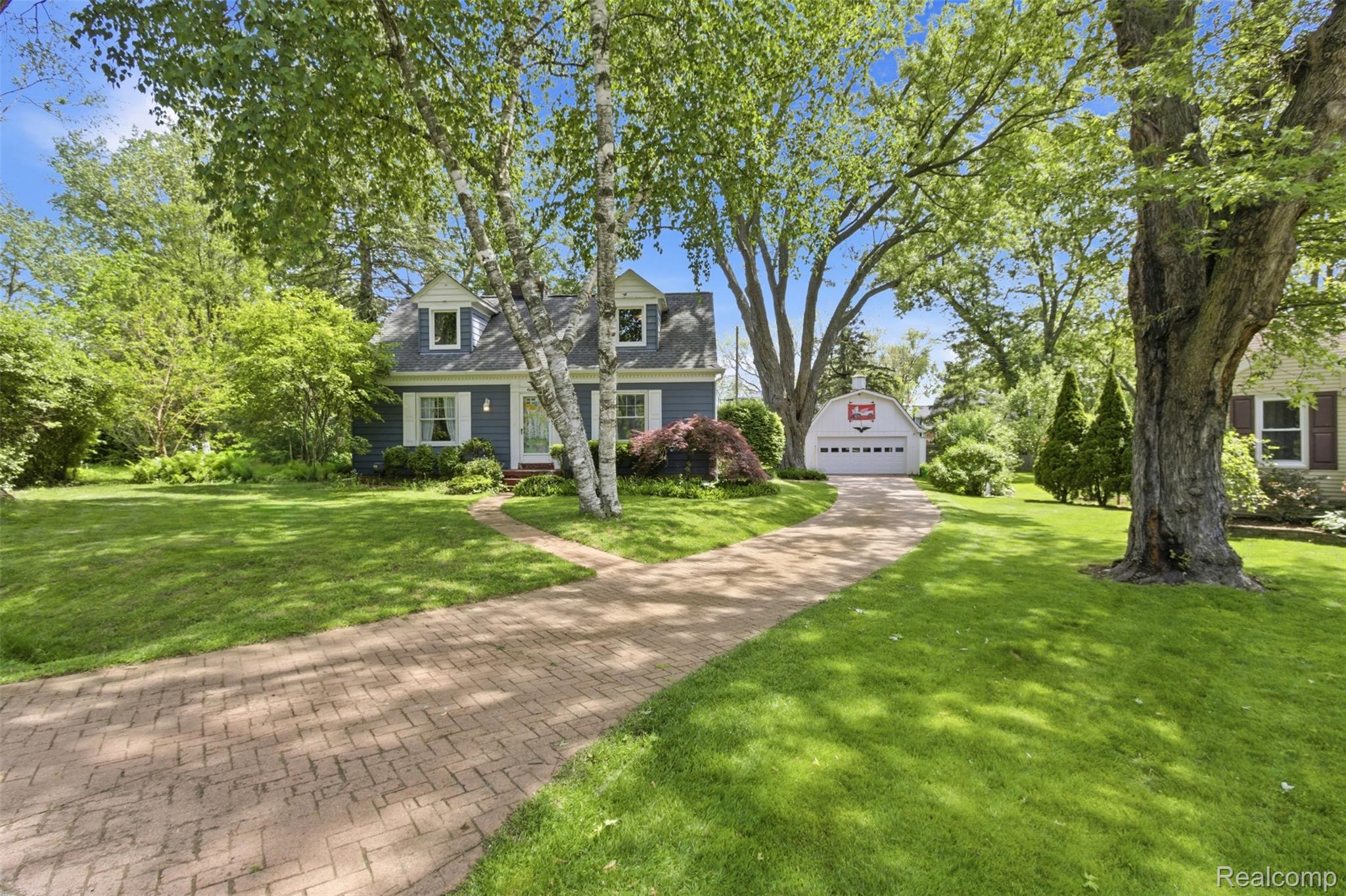 85 Hill Circle Drive