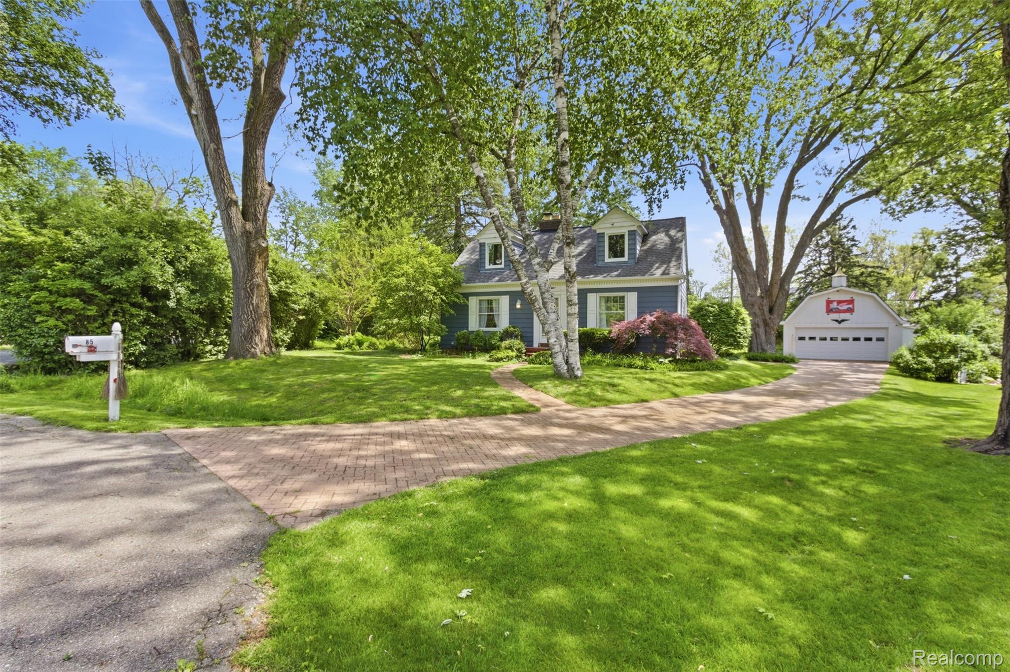 85 Hill Circle Drive