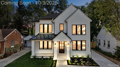 2498 Buckingham Avenue Birmingham City MI 48009