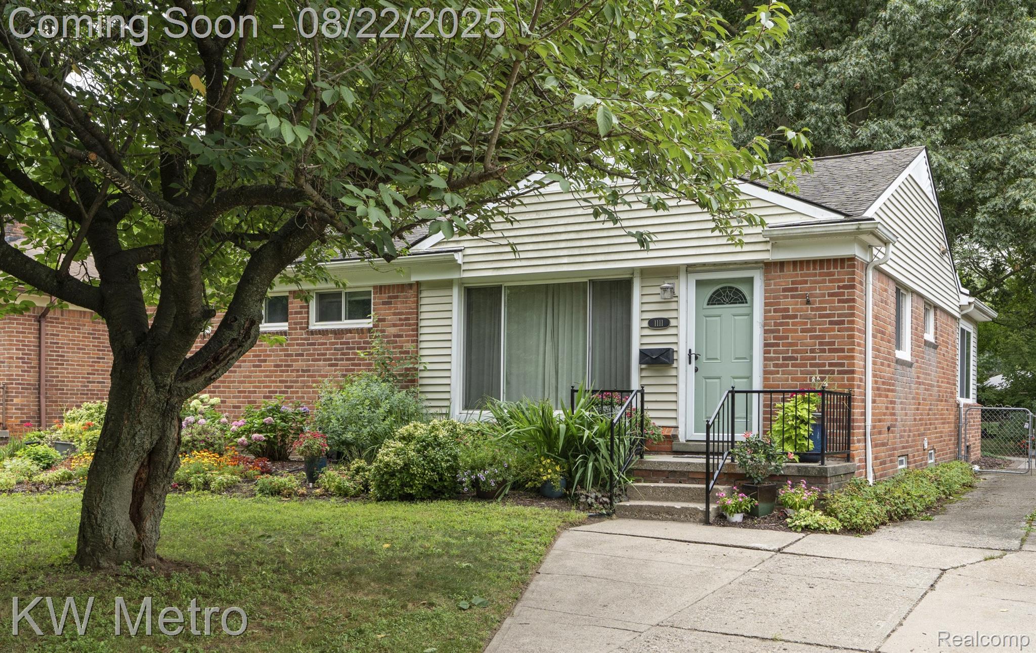 1111 Hickory Avenue