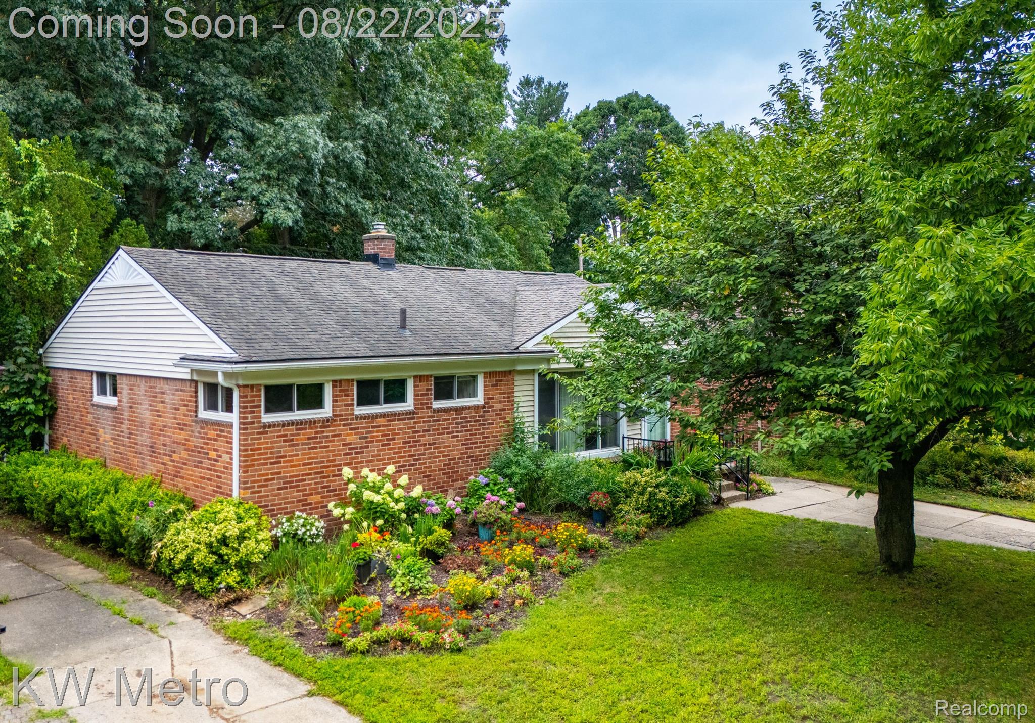 1111 Hickory Avenue