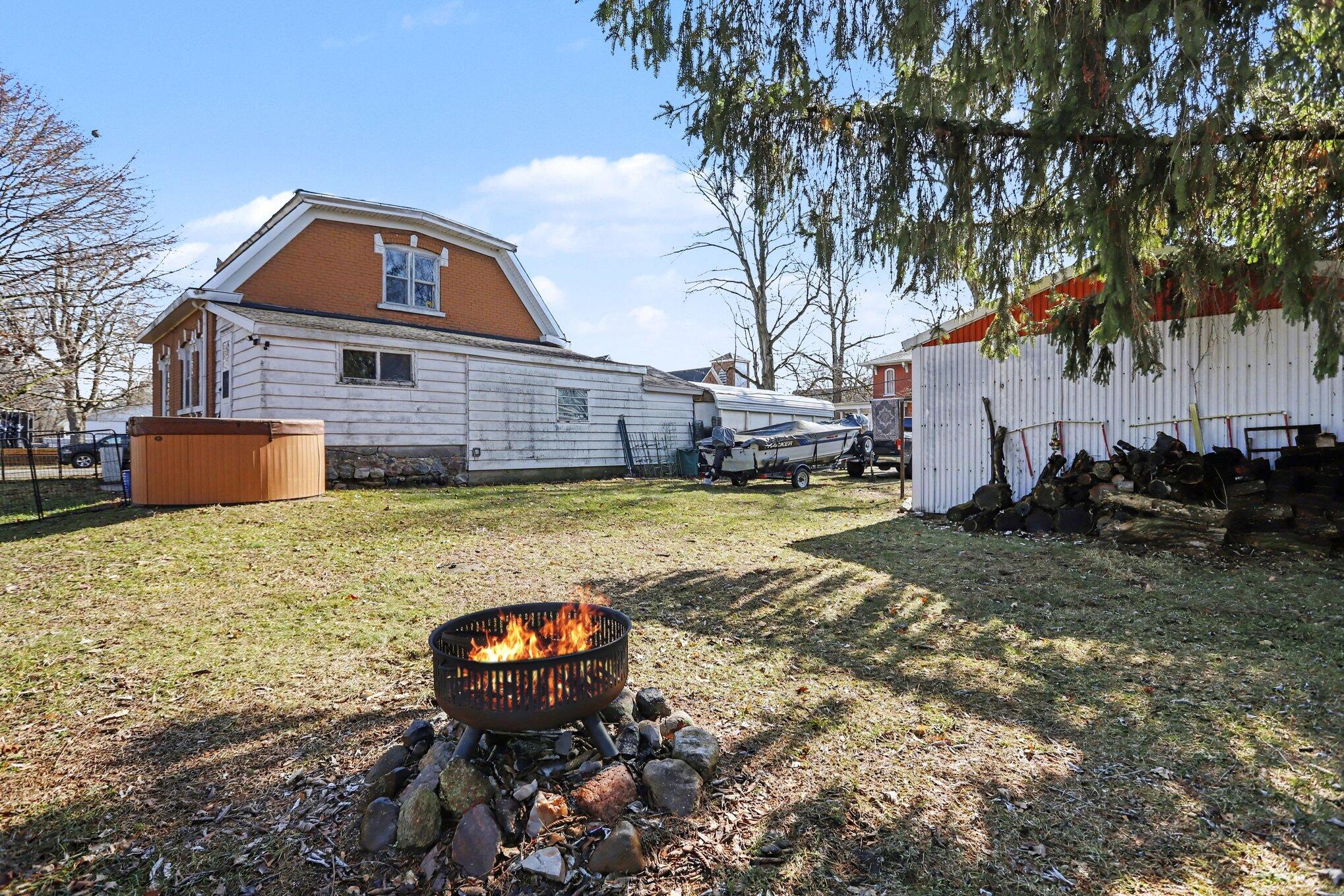 309 N Blackstone Avenue