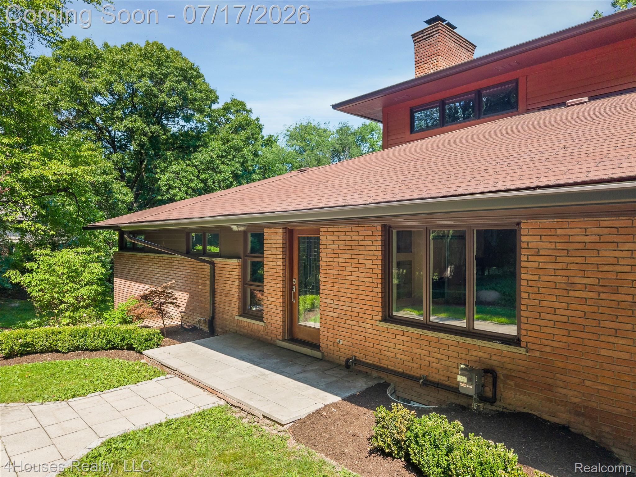 5717 Sussex Drive