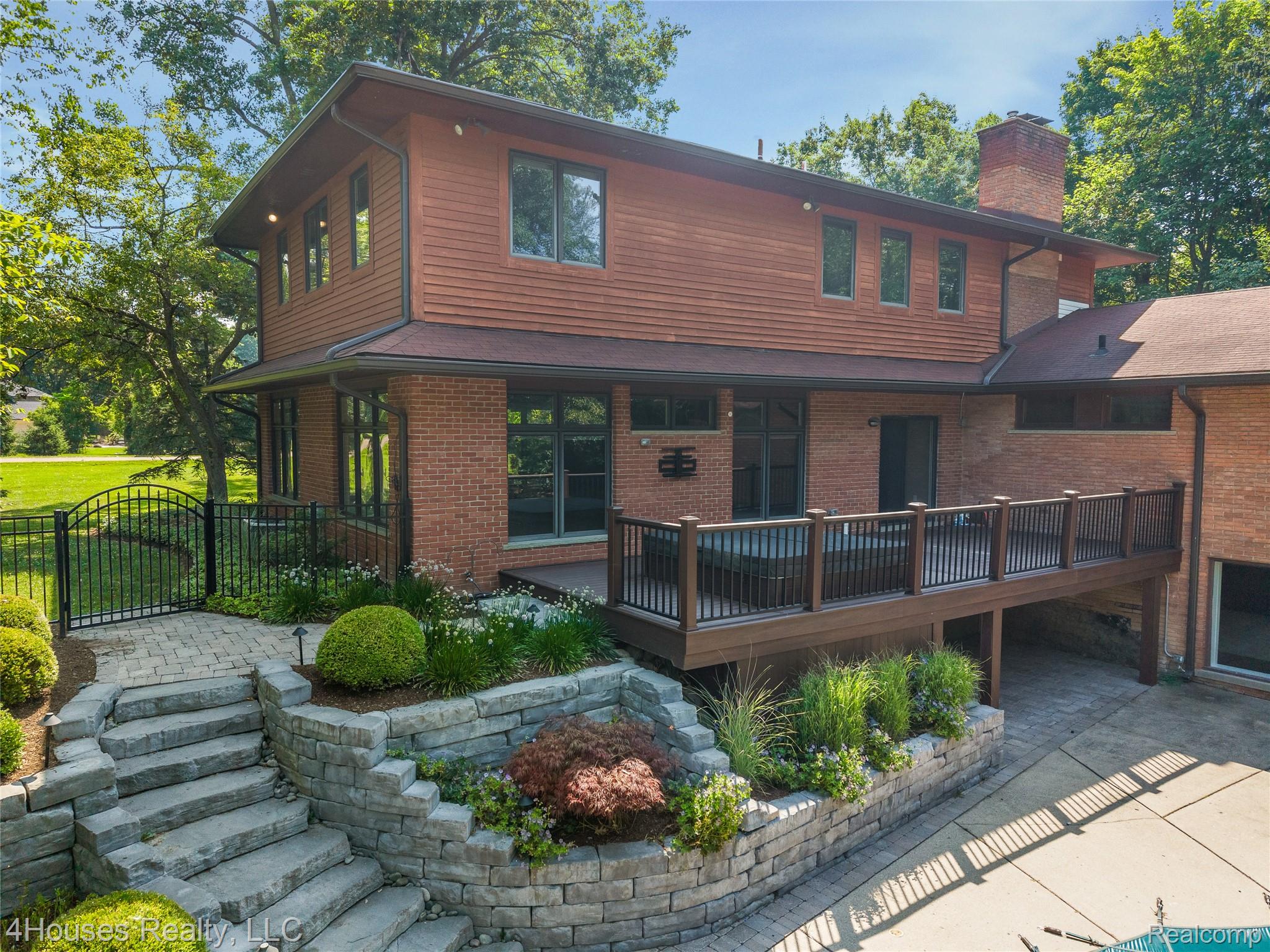 5717 Sussex Drive