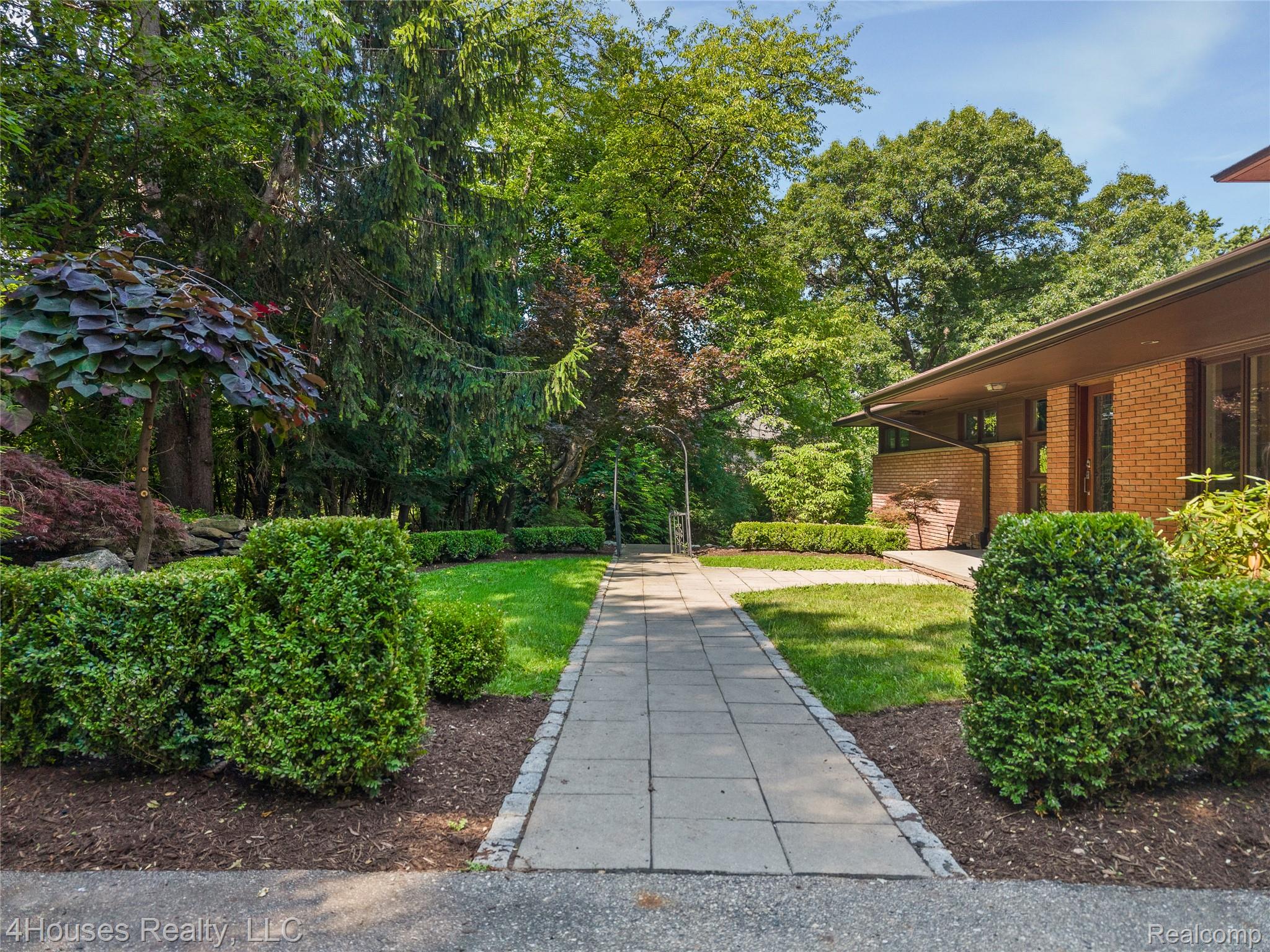 5717 Sussex Drive