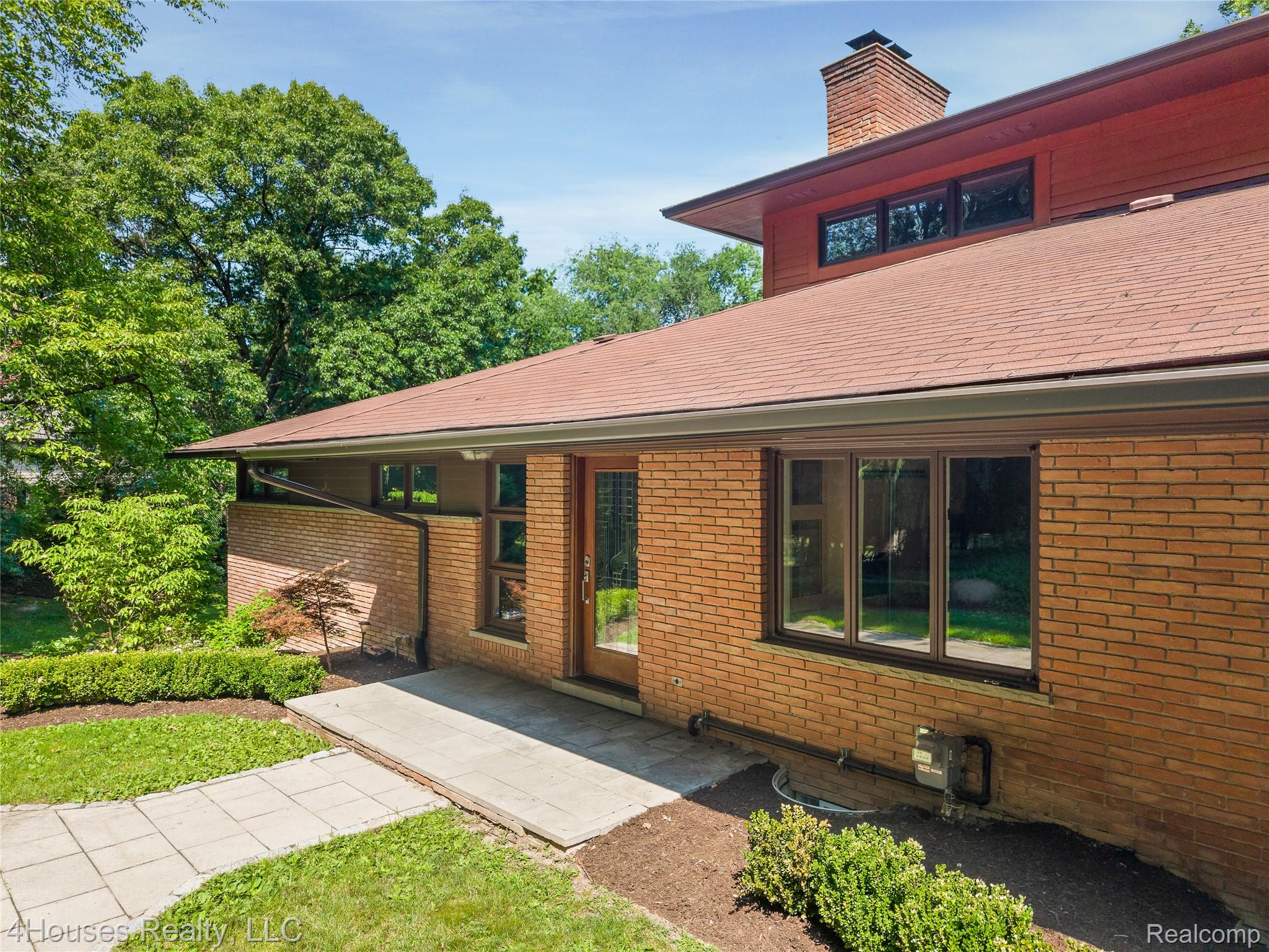 5717 Sussex Drive