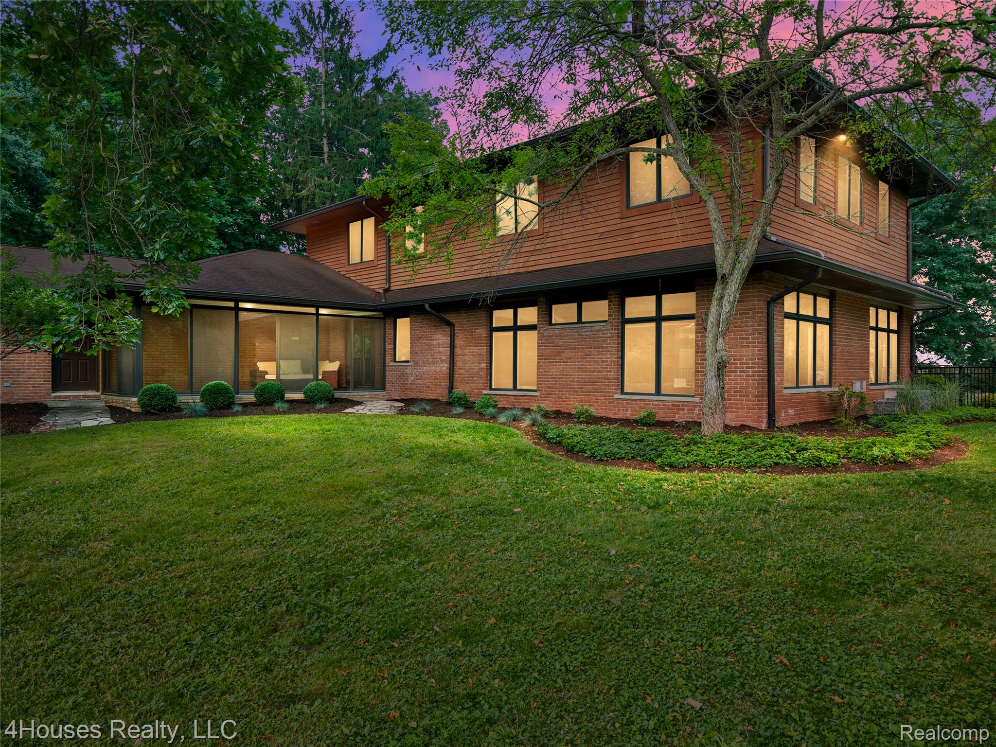 5717 Sussex Drive