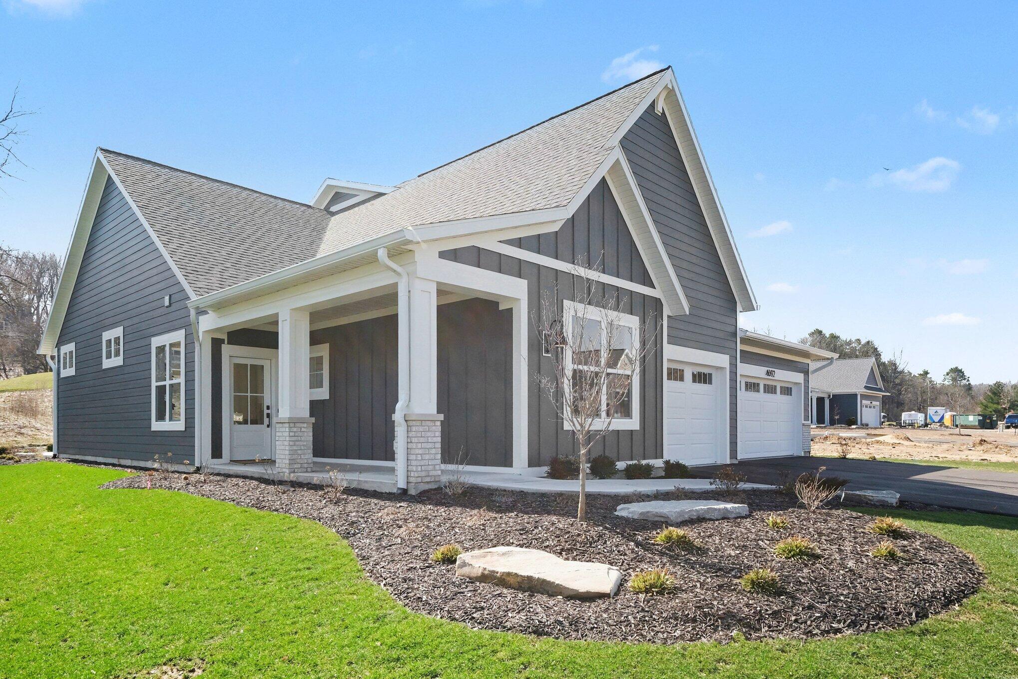 4692 Knapp Bluff Drive NE