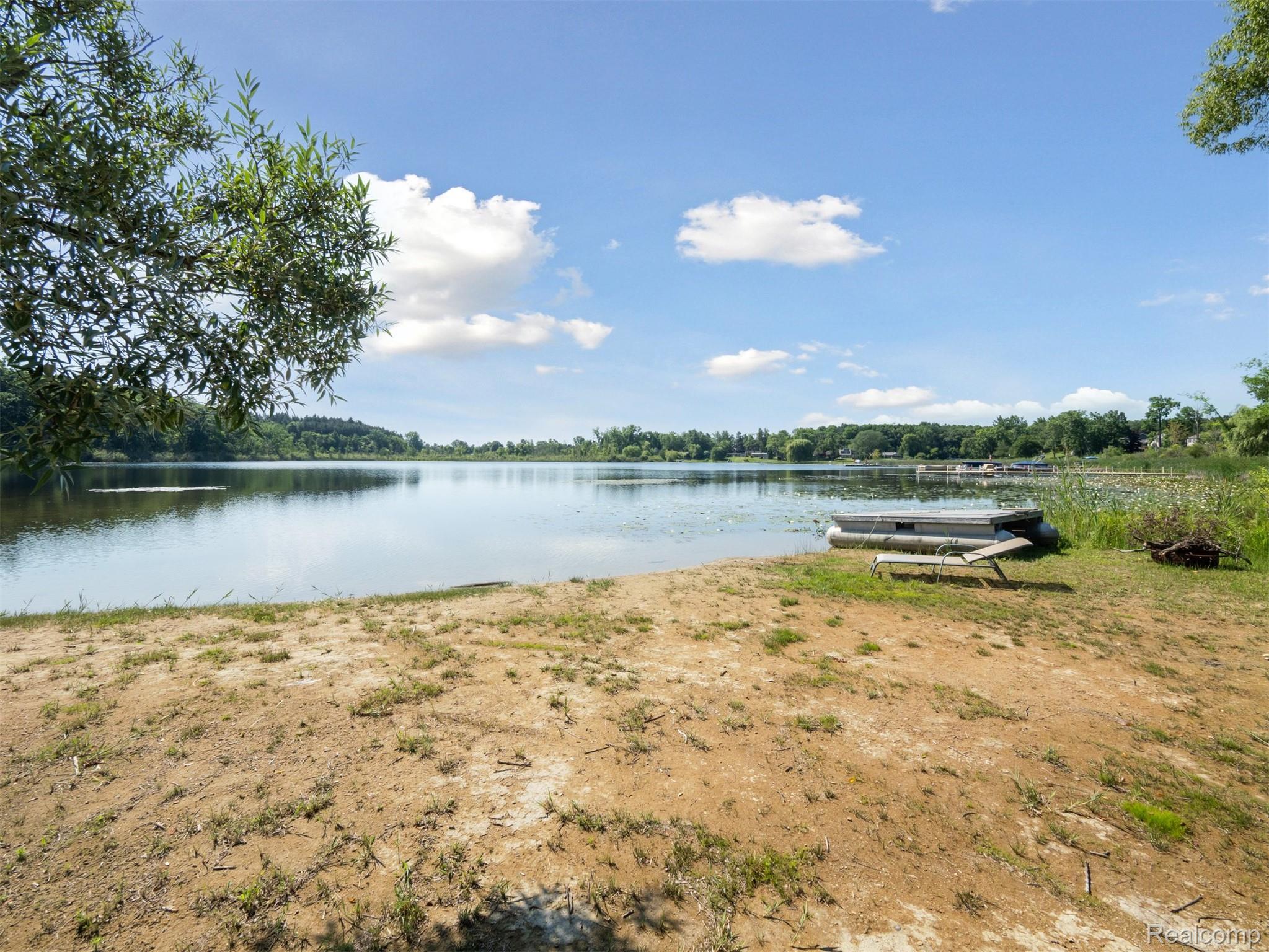 170 W Reed Lake Court