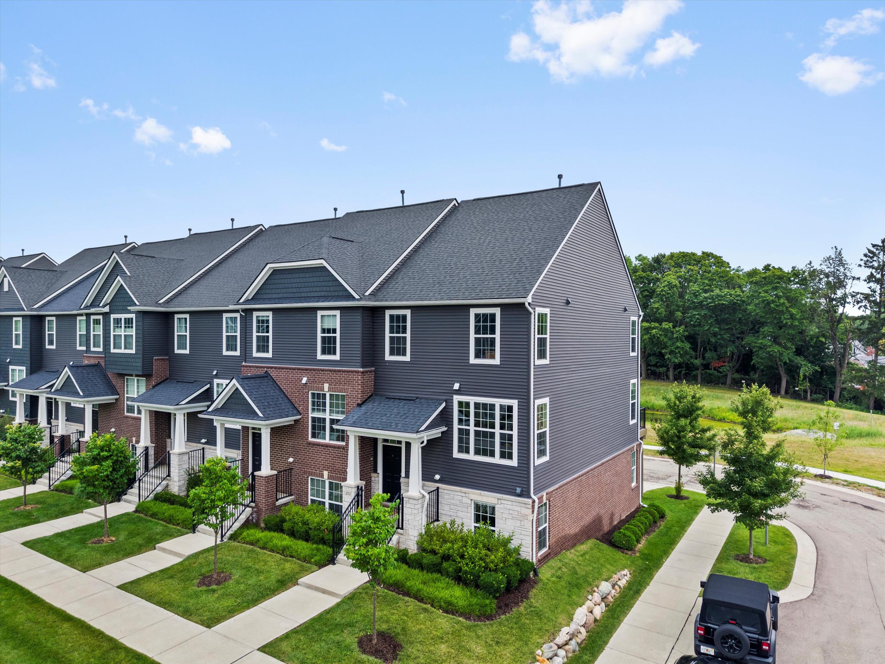 202 N Sydney Court