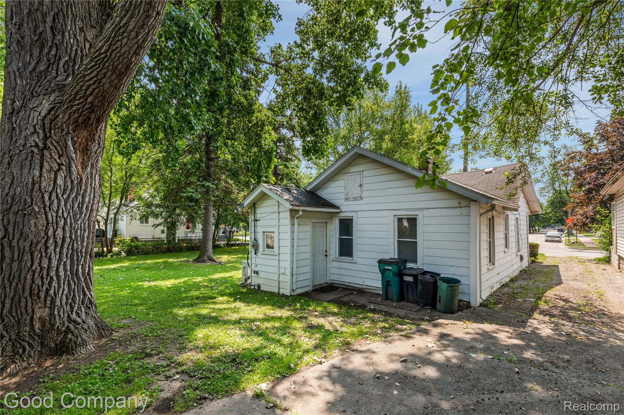 1489 Woodward Heights