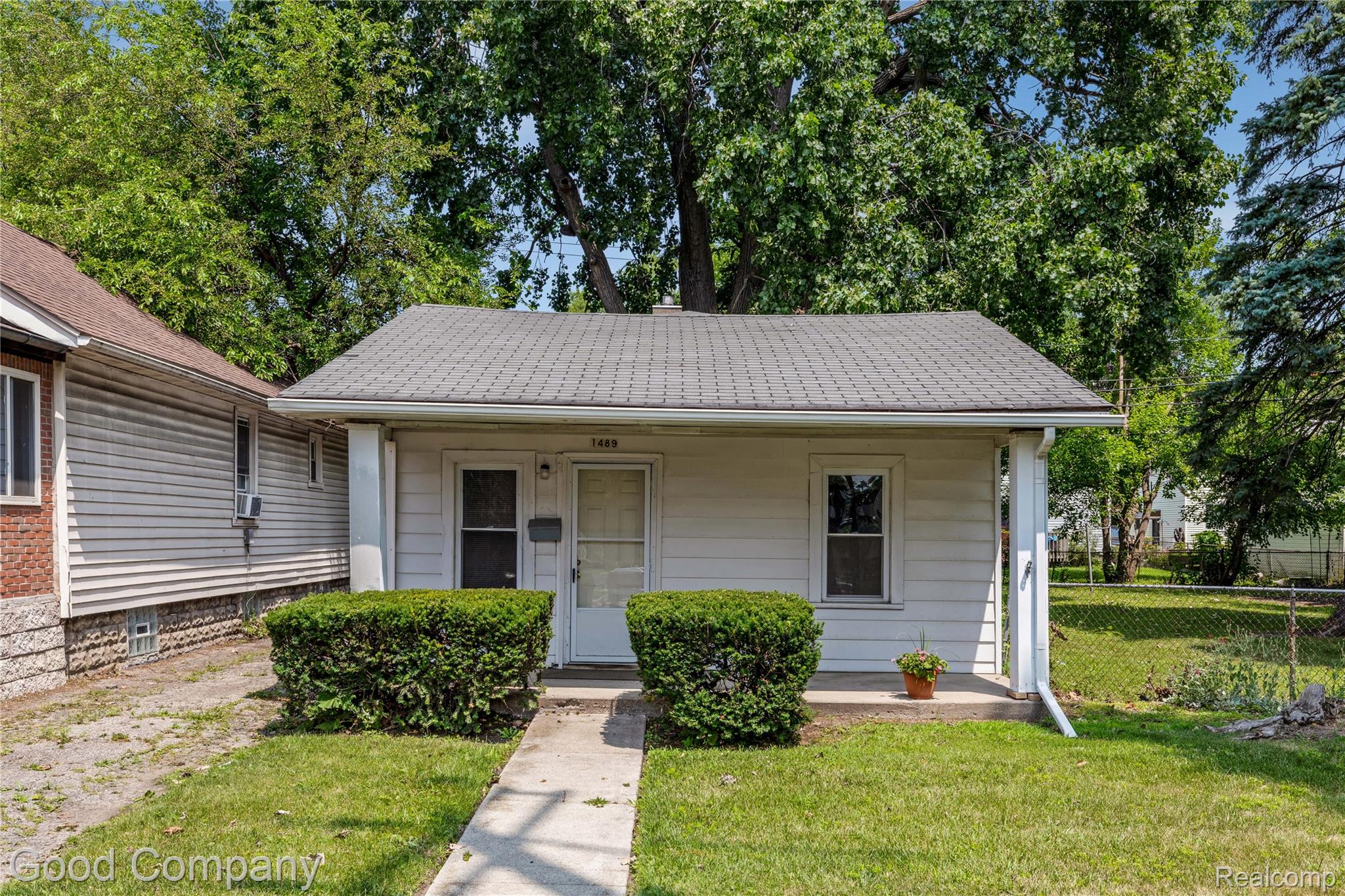1489 Woodward Heights