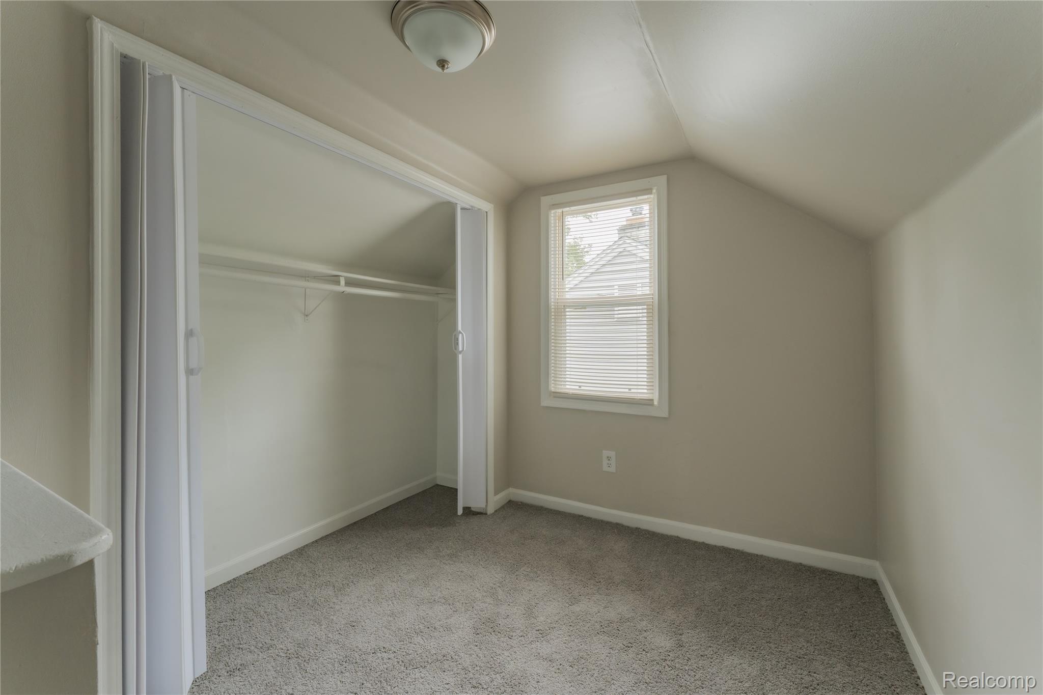 93 W Princeton Avenue