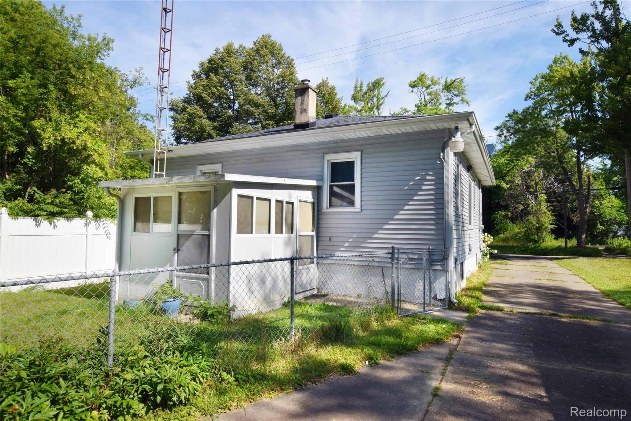 506 E Eldridge Avenue