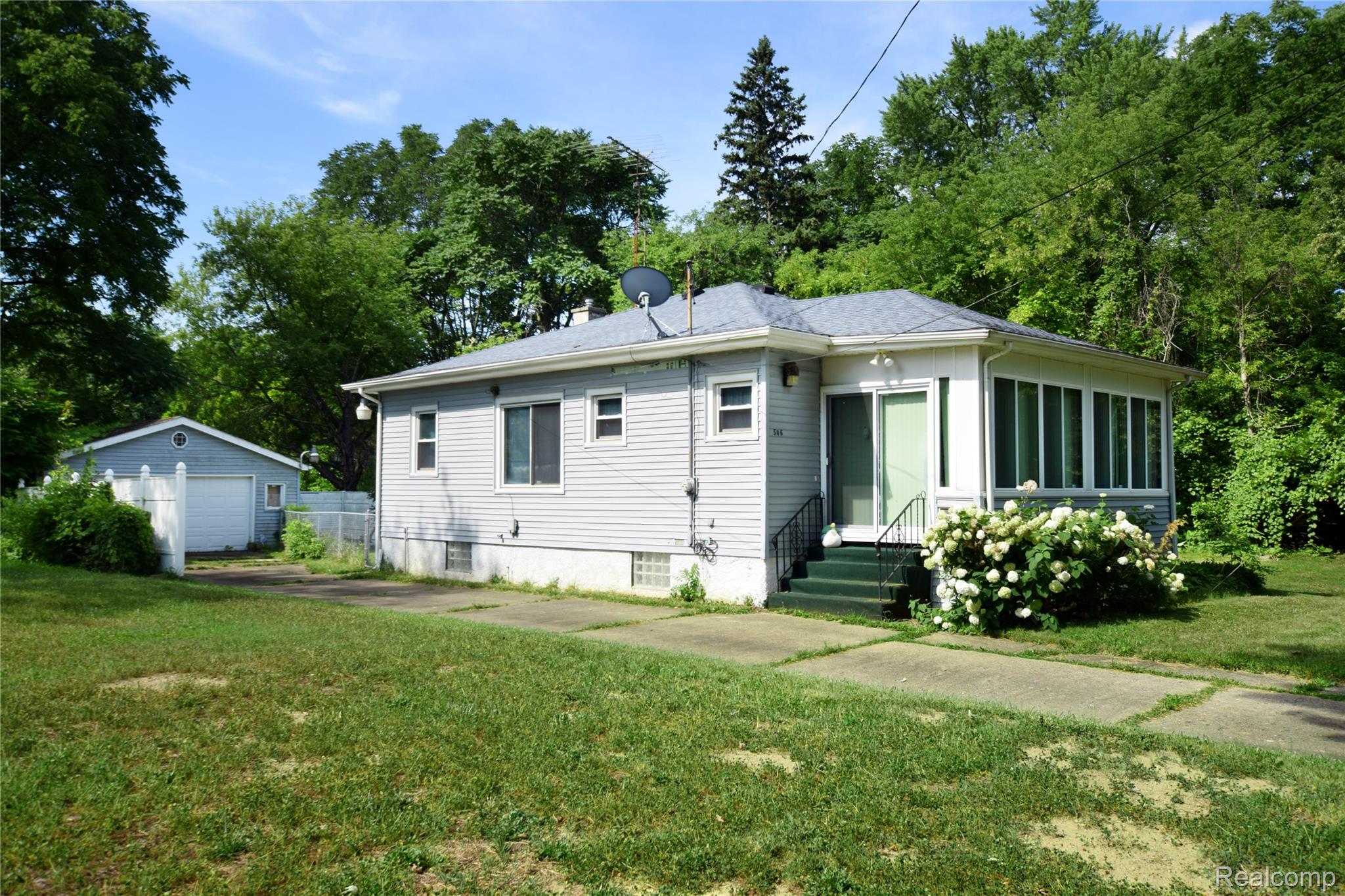 506 E Eldridge Avenue