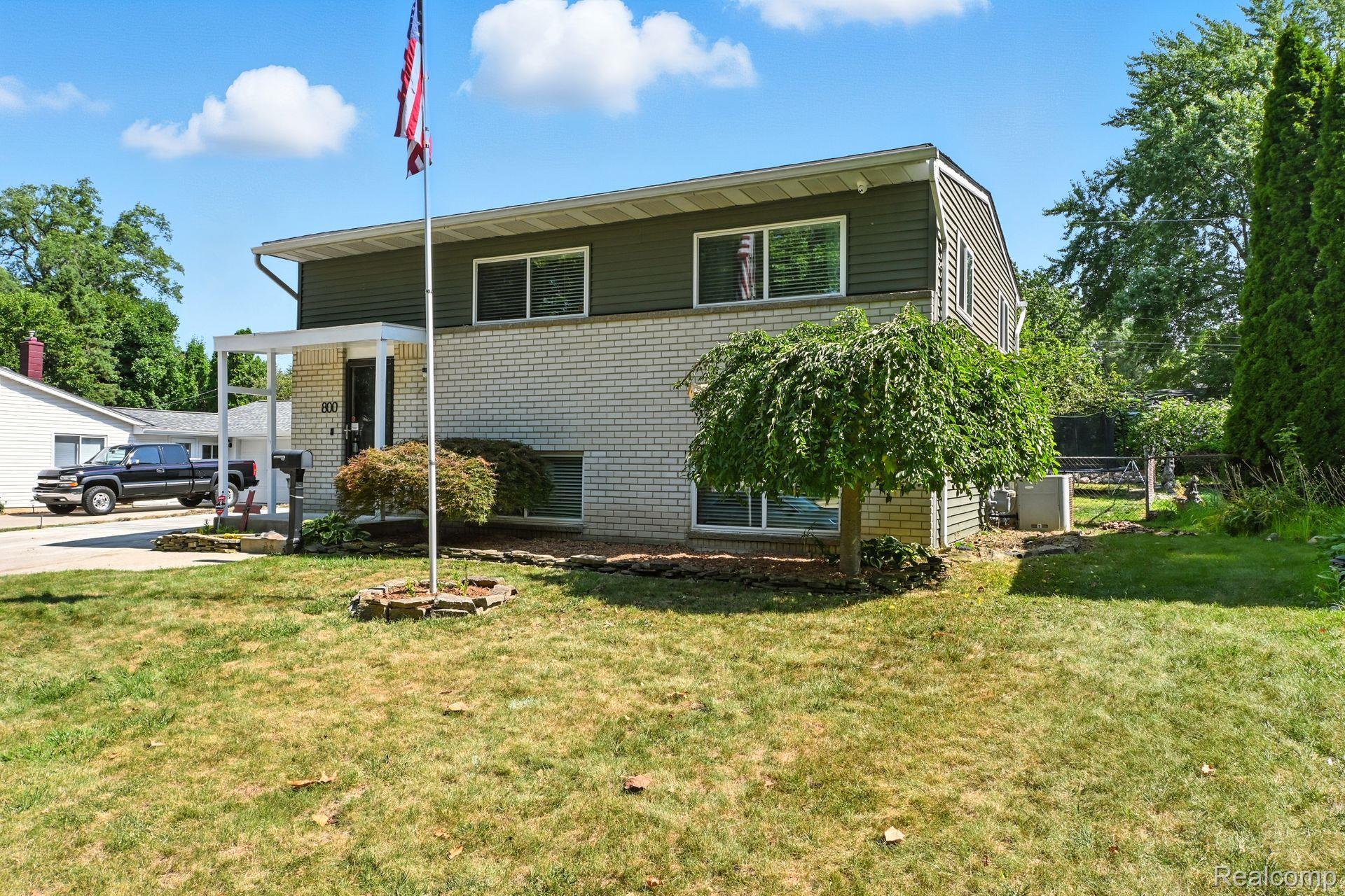 800 Birdsong Drive