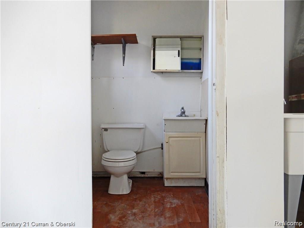 2720 S NEWBURGH Road