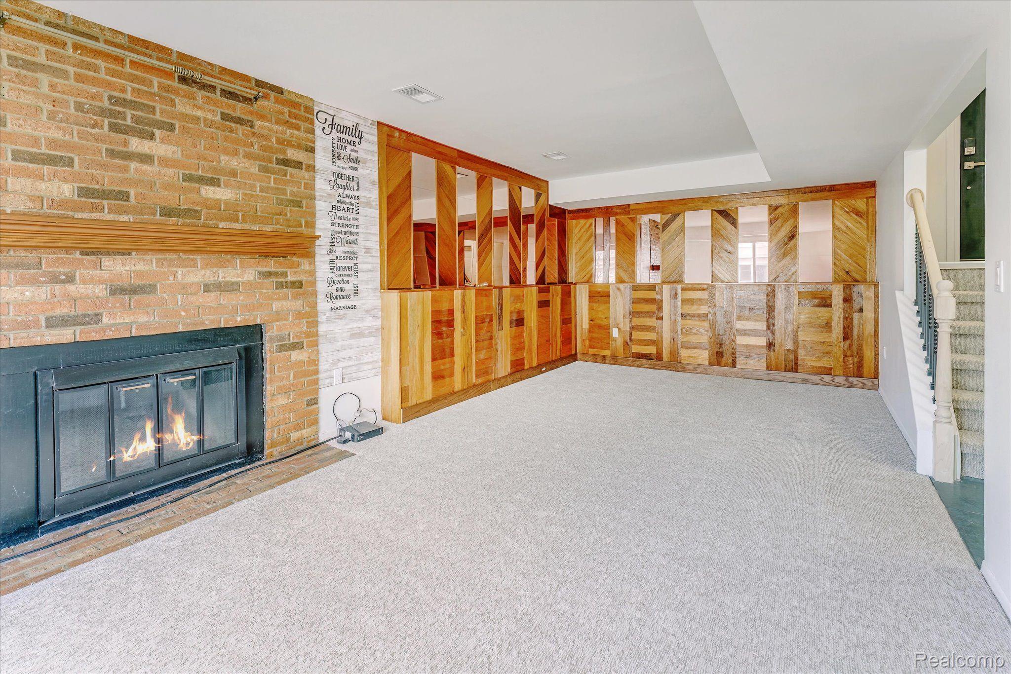 Troy City Oakland, Michigan 48083, United States, 3 Bedrooms Bedrooms, ,2 BathroomsBathrooms,Residential,Active,112136