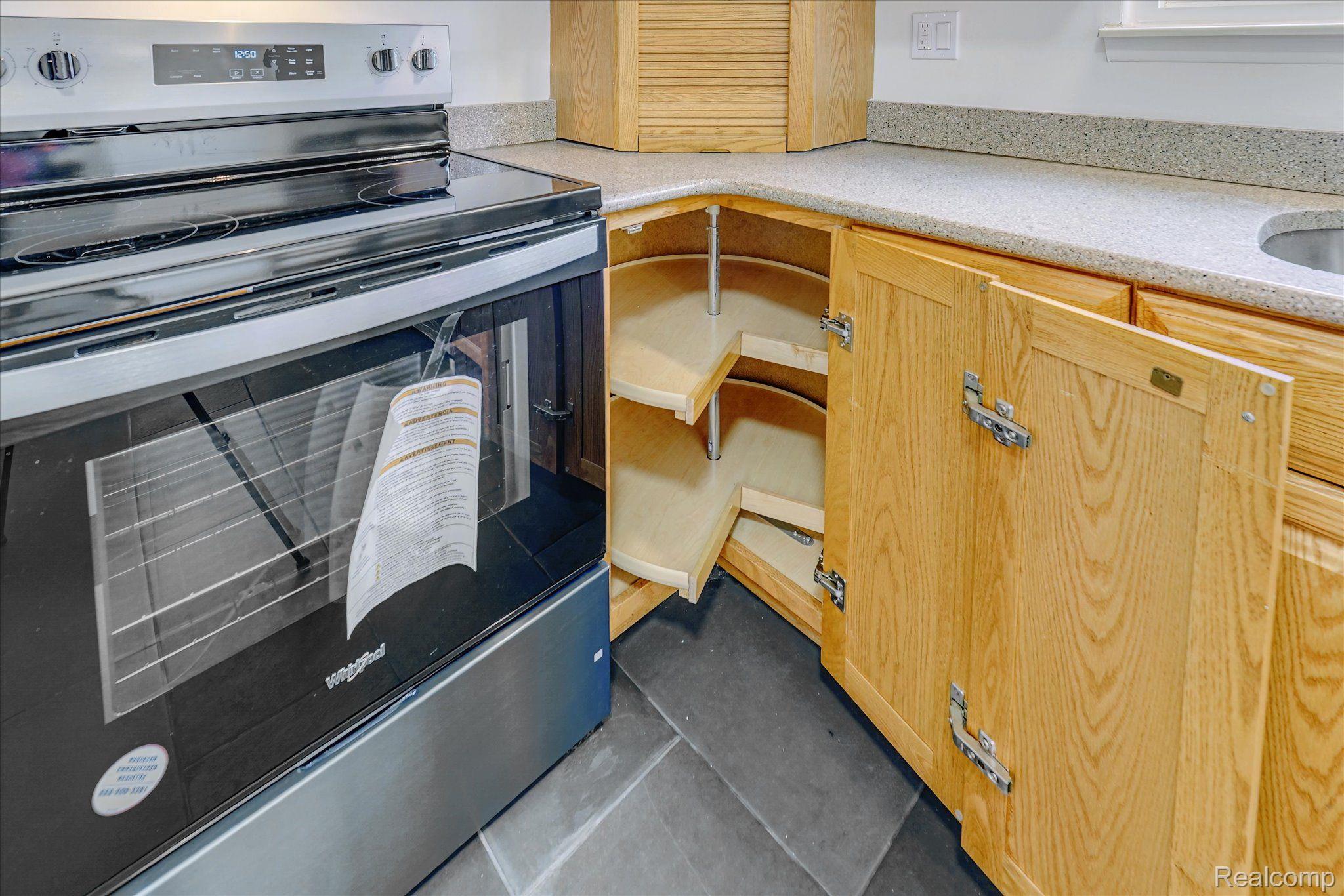 Troy City Oakland, Michigan 48083, United States, 3 Bedrooms Bedrooms, ,2 BathroomsBathrooms,Residential,Active,112136