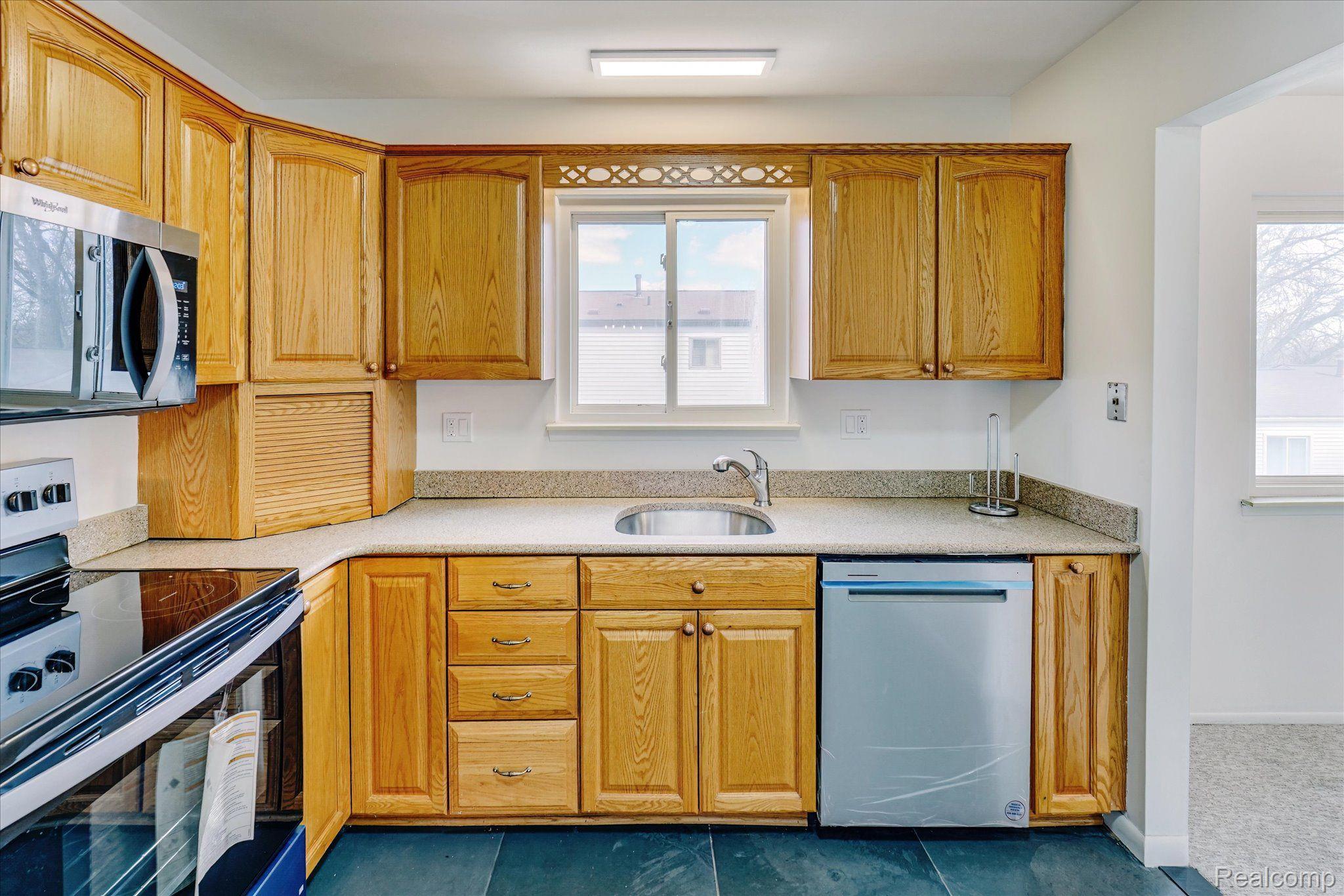 Troy City Oakland, Michigan 48083, United States, 3 Bedrooms Bedrooms, ,2 BathroomsBathrooms,Residential,Active,112136