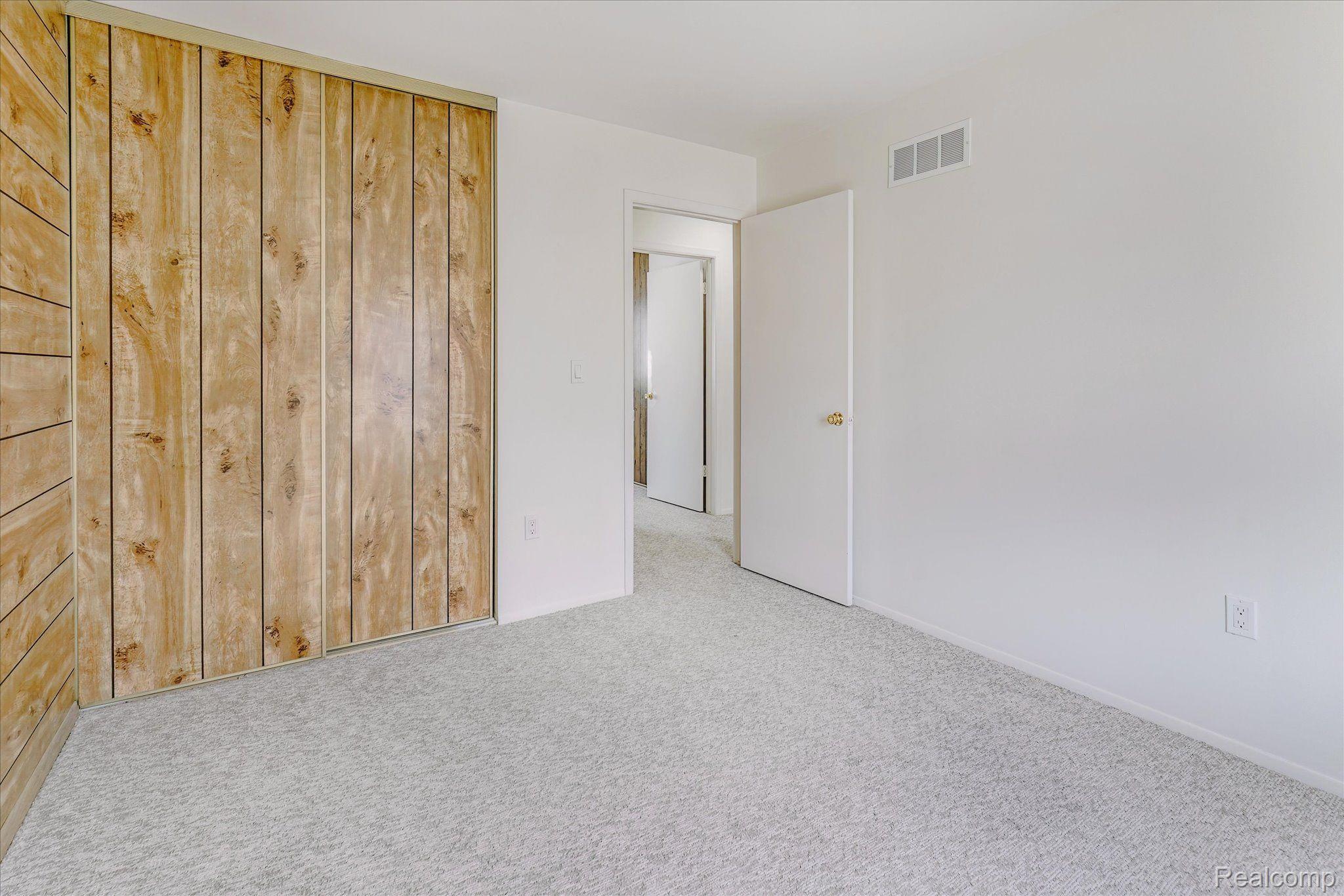 Troy City Oakland, Michigan 48083, United States, 3 Bedrooms Bedrooms, ,2 BathroomsBathrooms,Residential,Active,112136